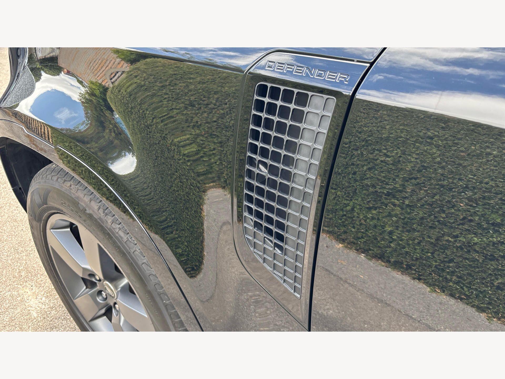 Land Rover Defender view 24