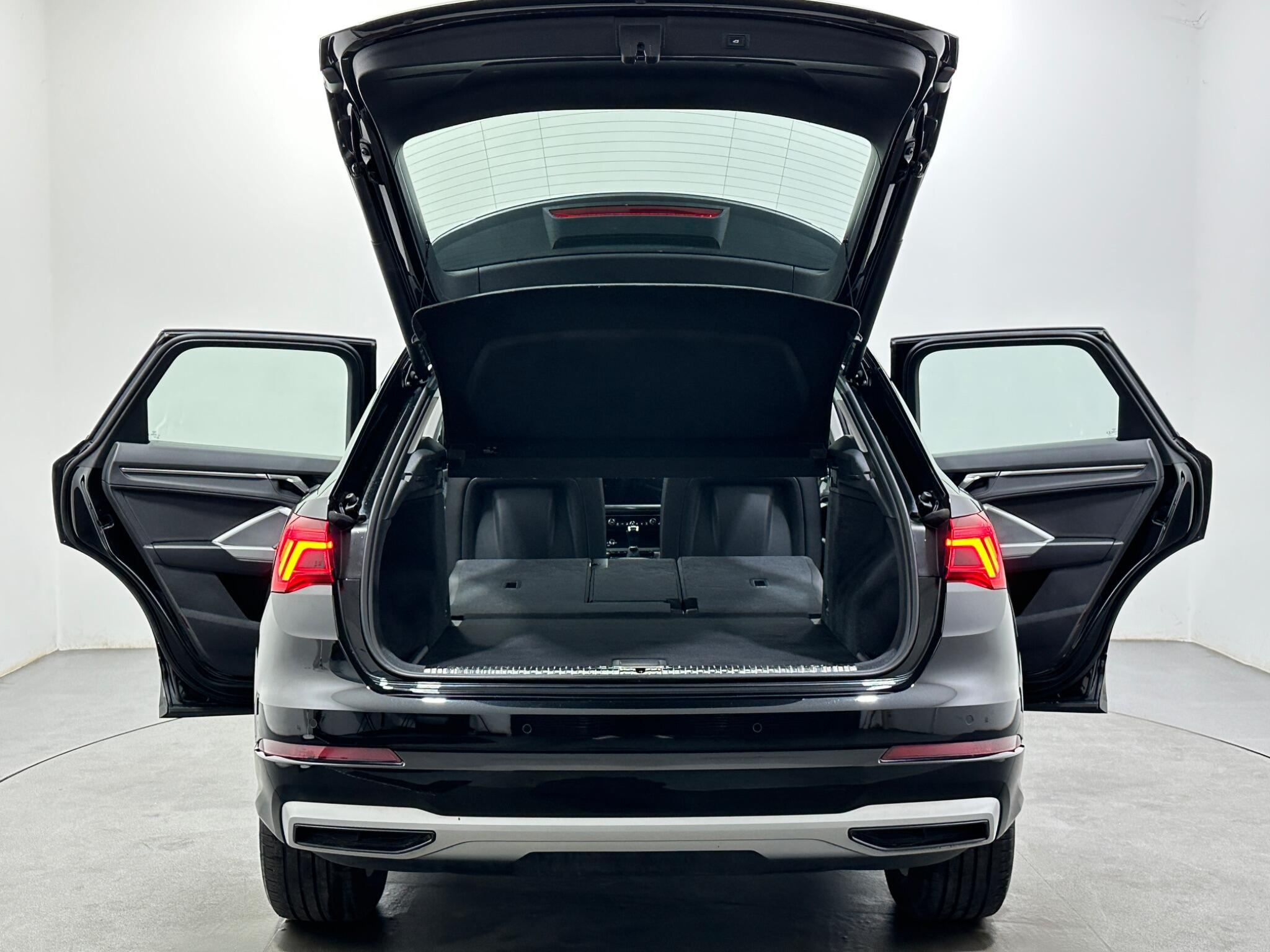 Audi Q3 view 44