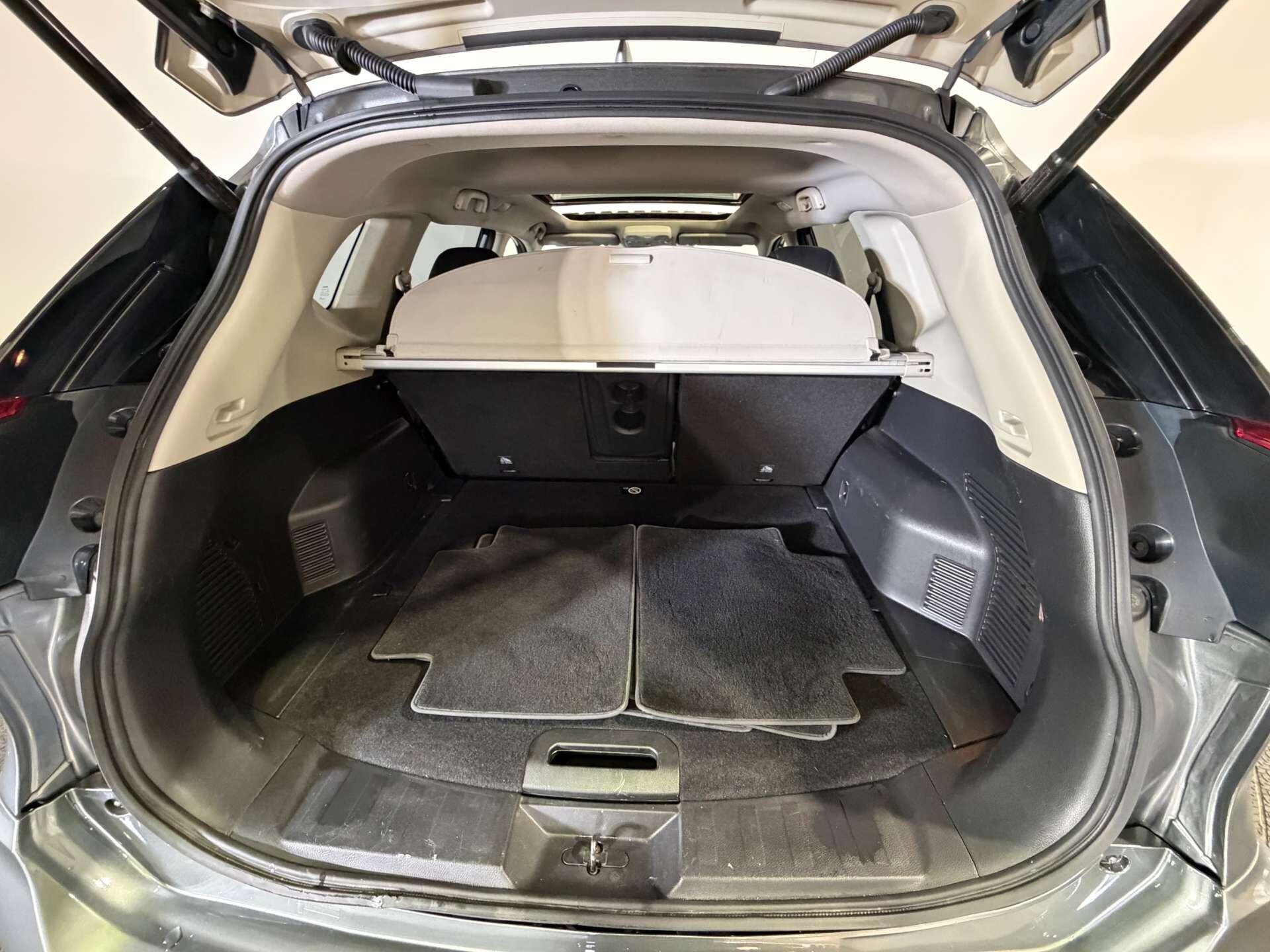 Nissan X-Trail view 14