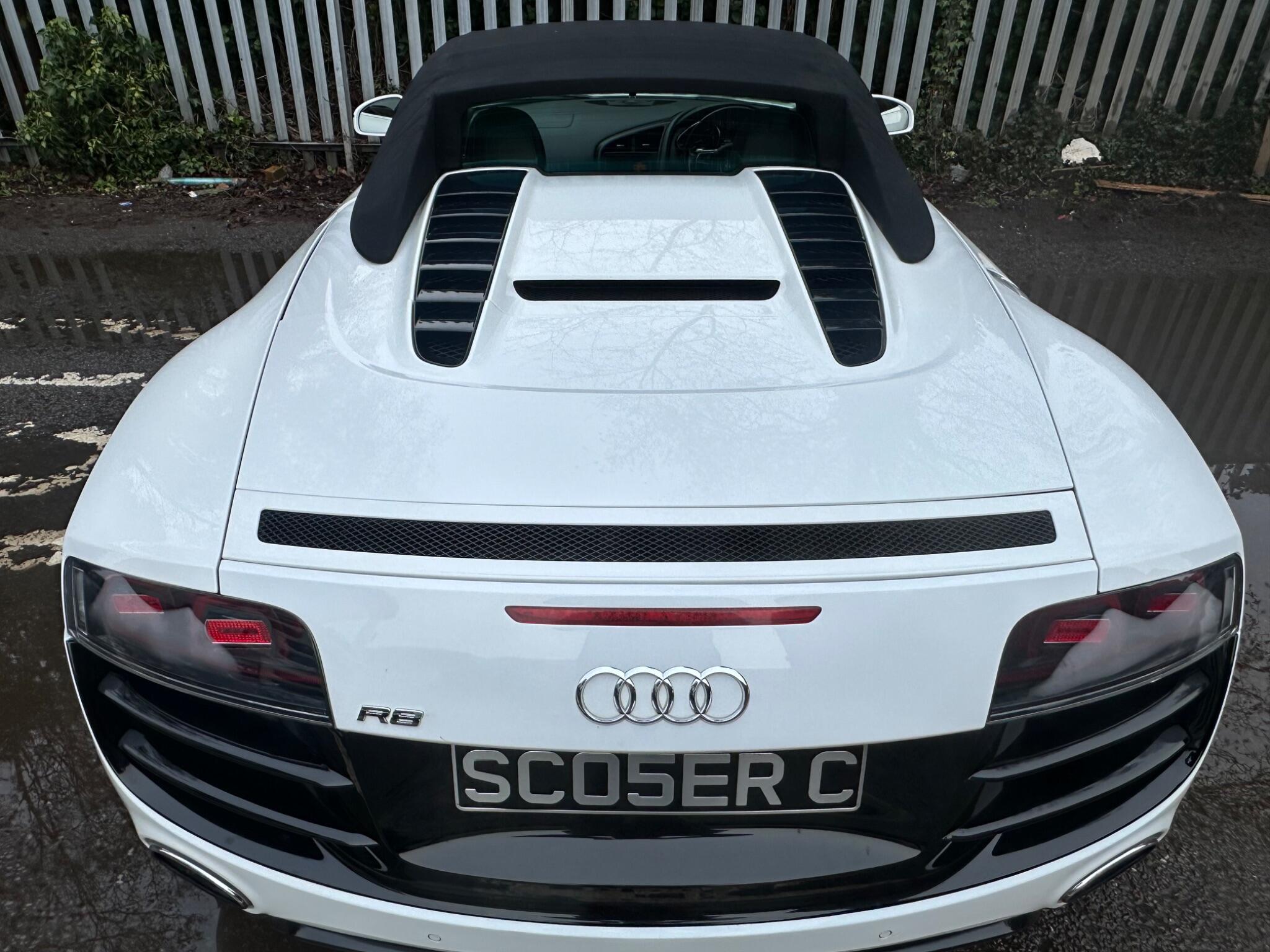 Audi R8 view 11