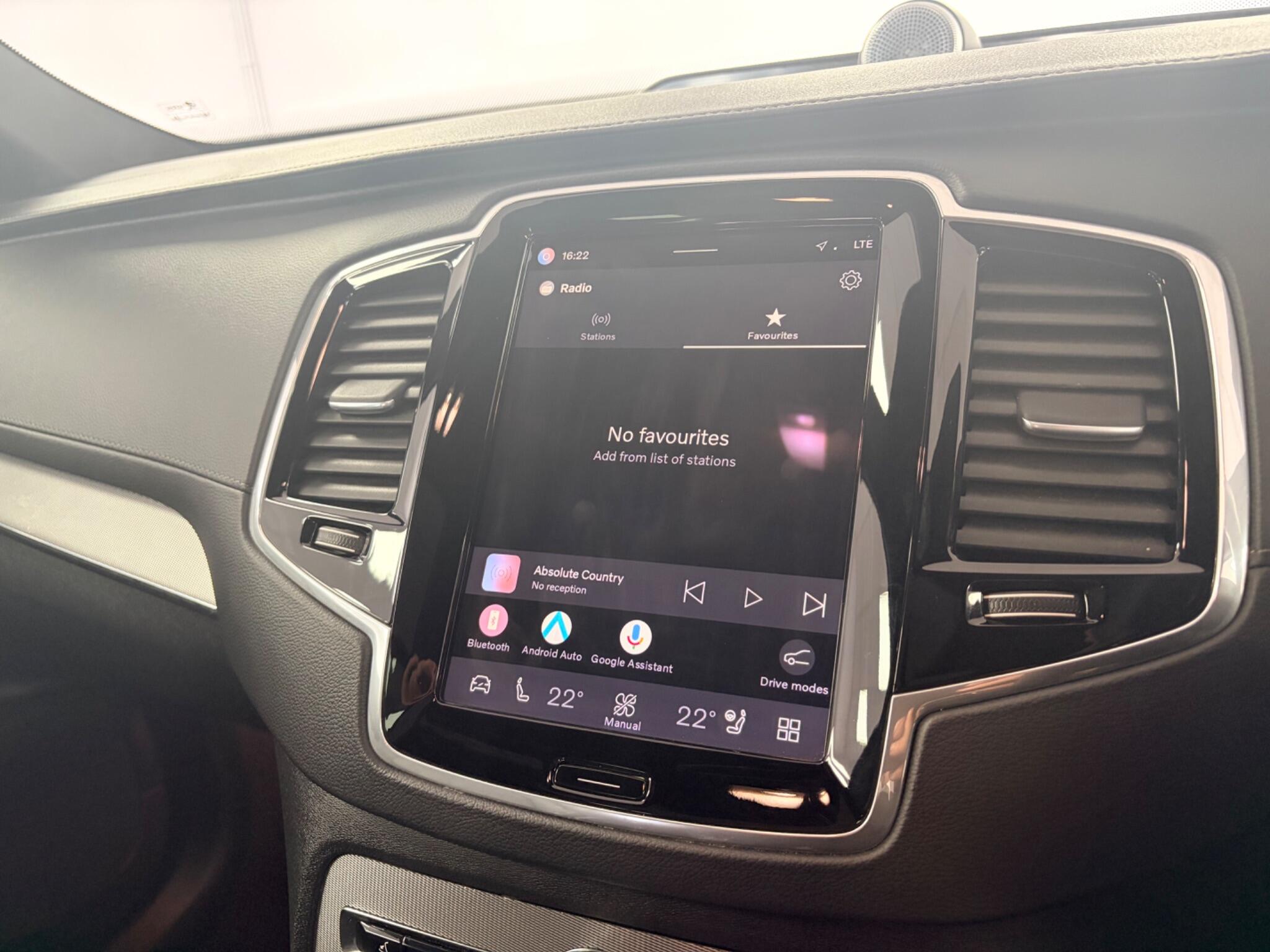 Volvo XC90 view 30