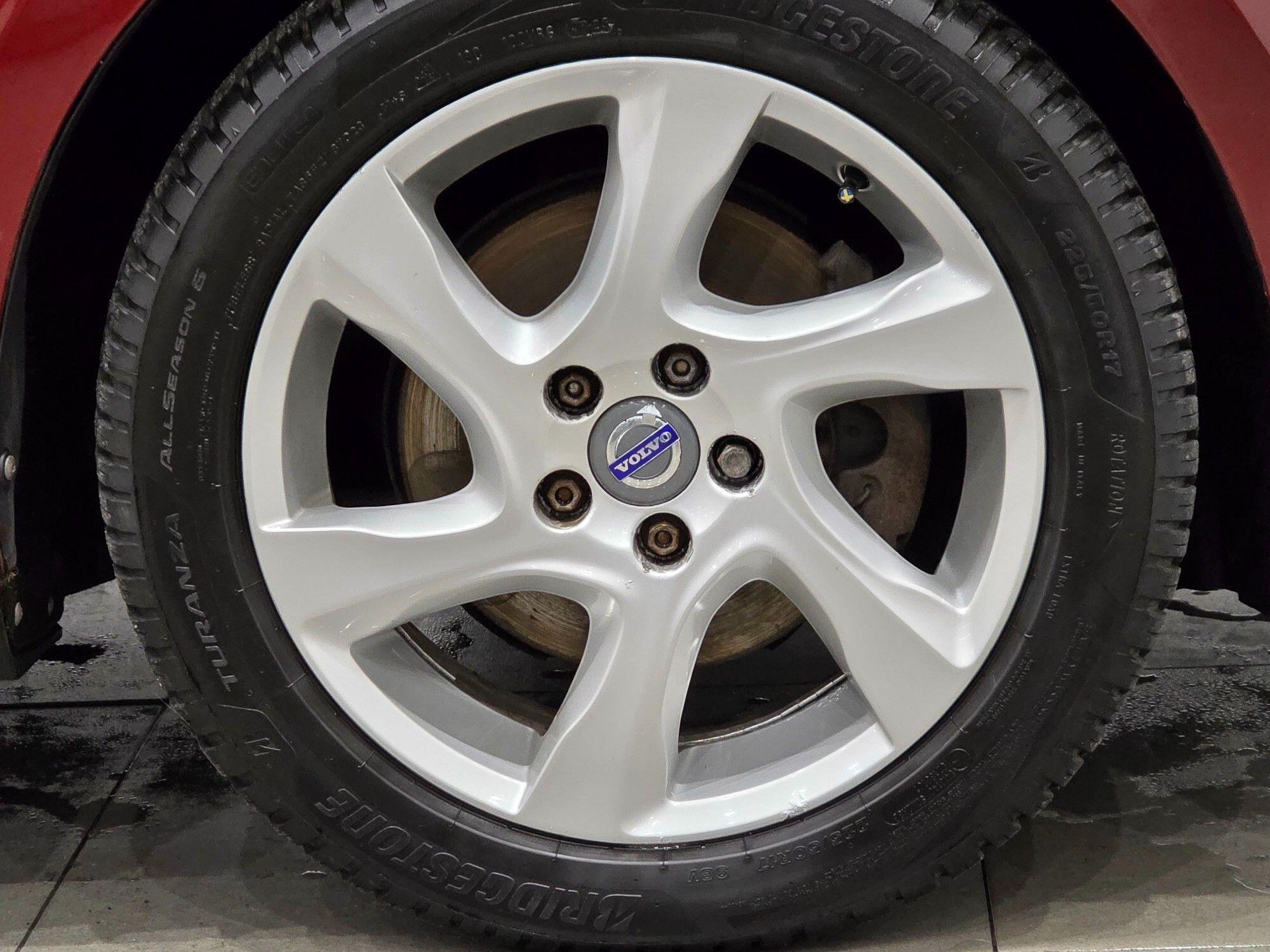 Volvo V40 Cross Country view 27