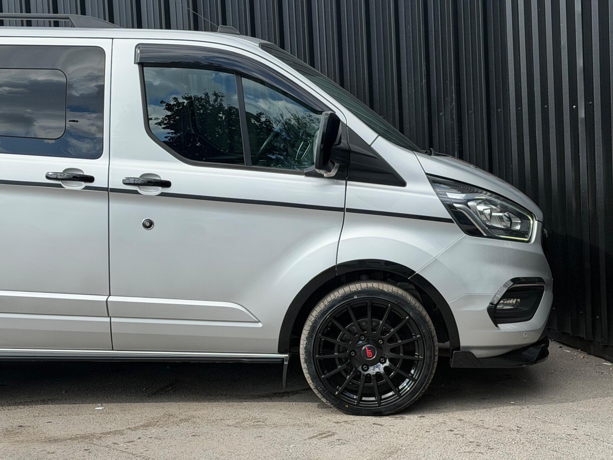 Ford Transit Custom view 19