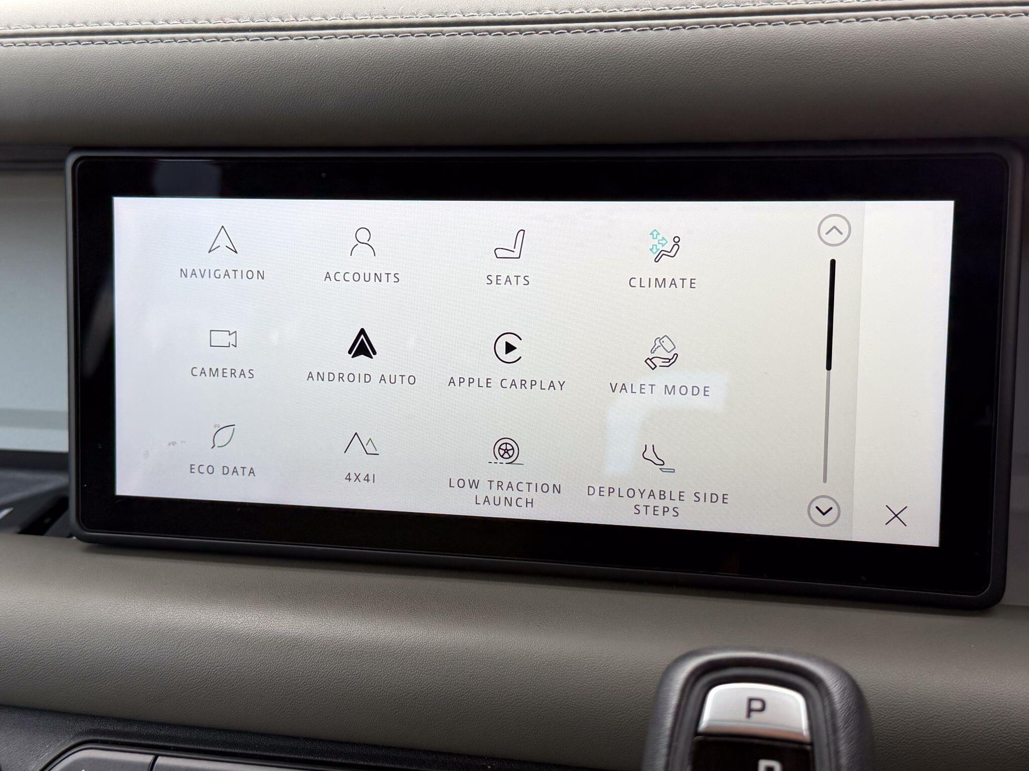 Land Rover Defender 110 view 29