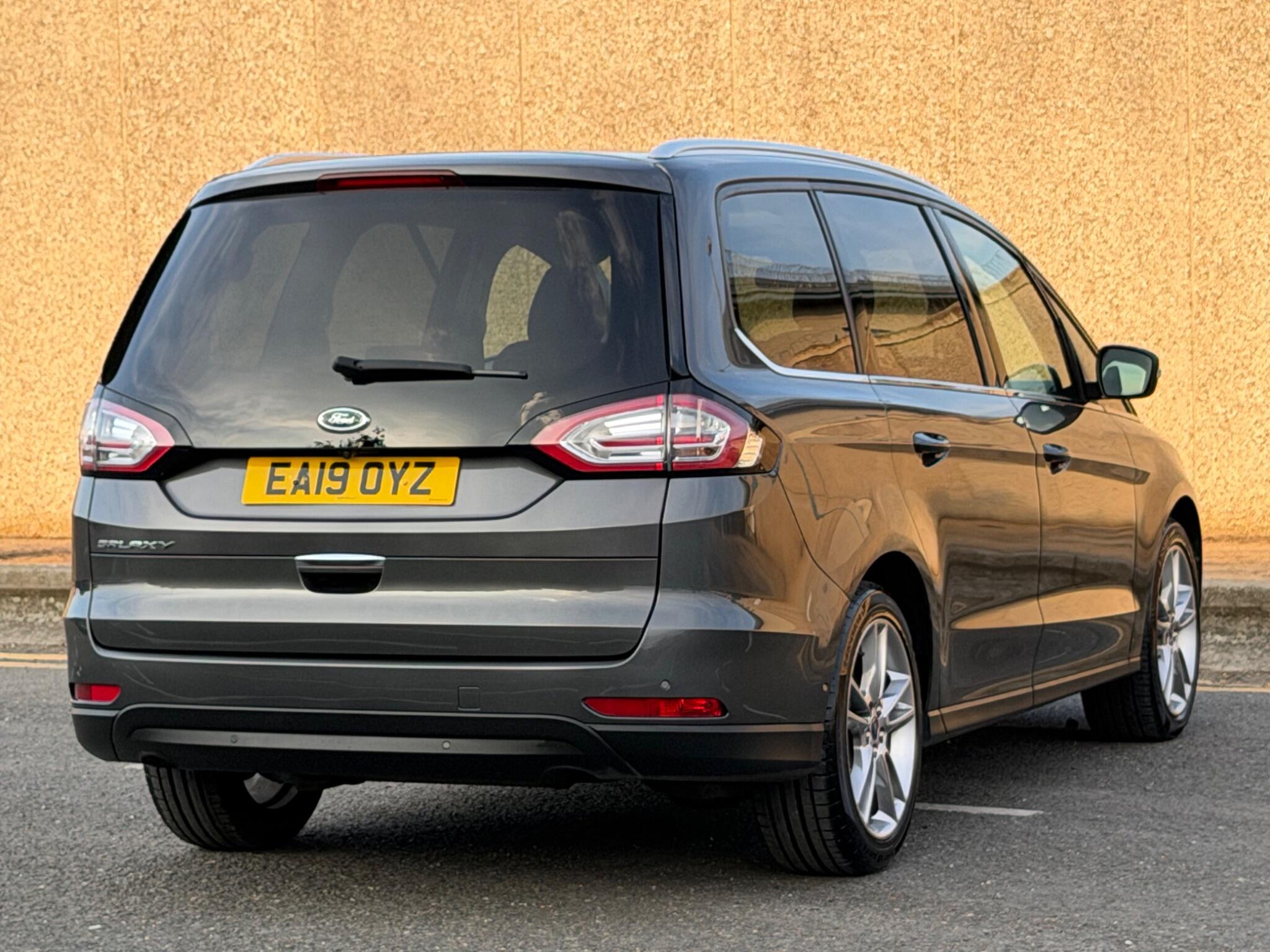 Ford Galaxy view 12