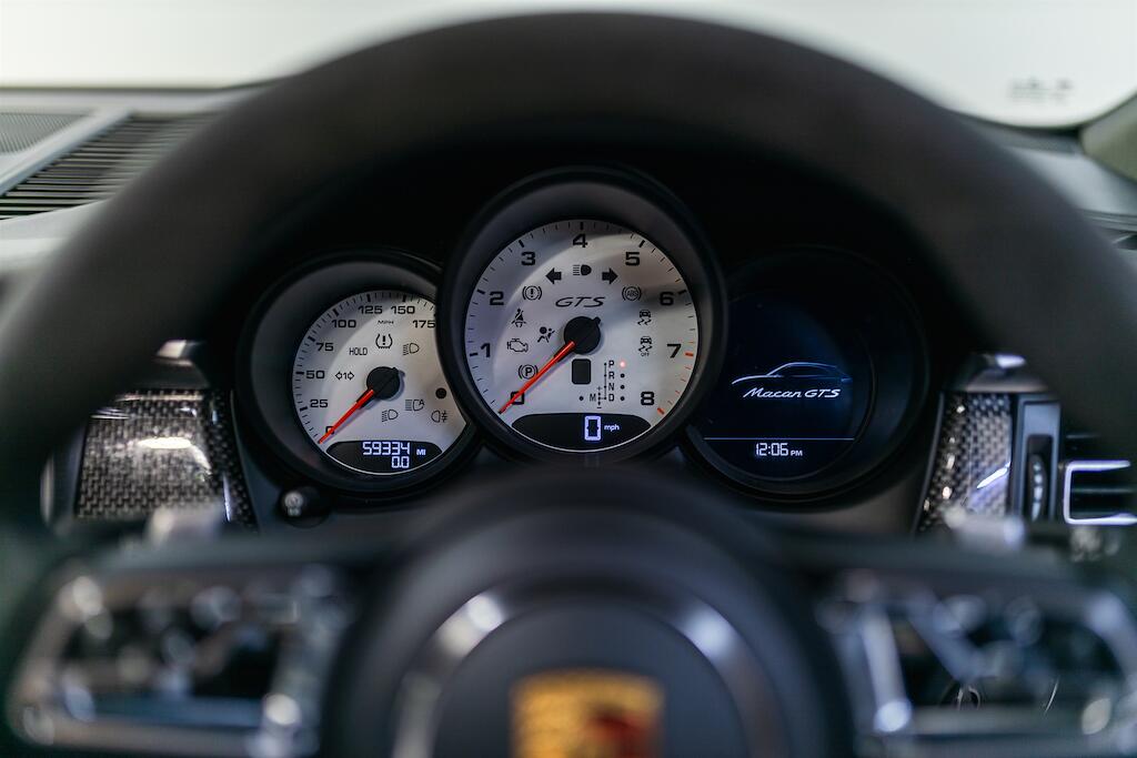 Porsche Macan view 25