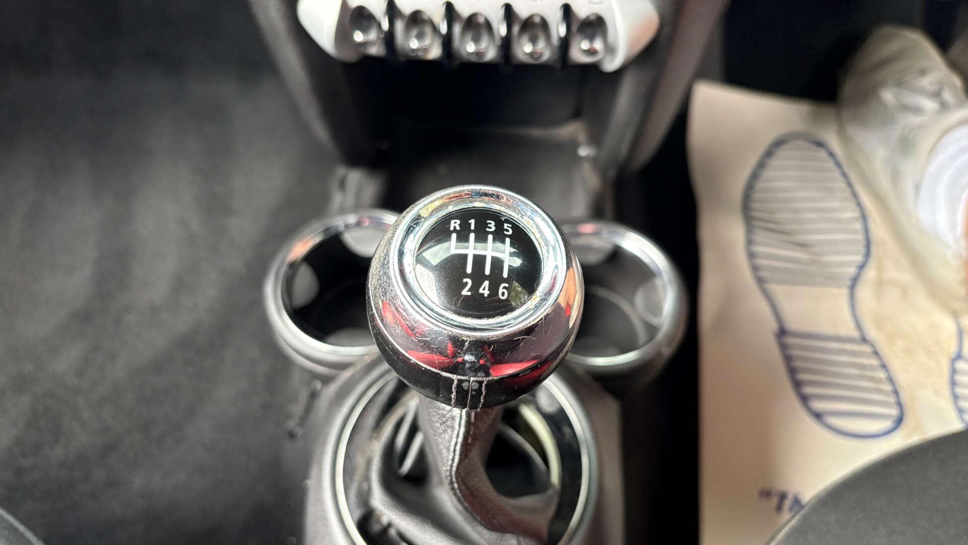 Mini Hatch view 24