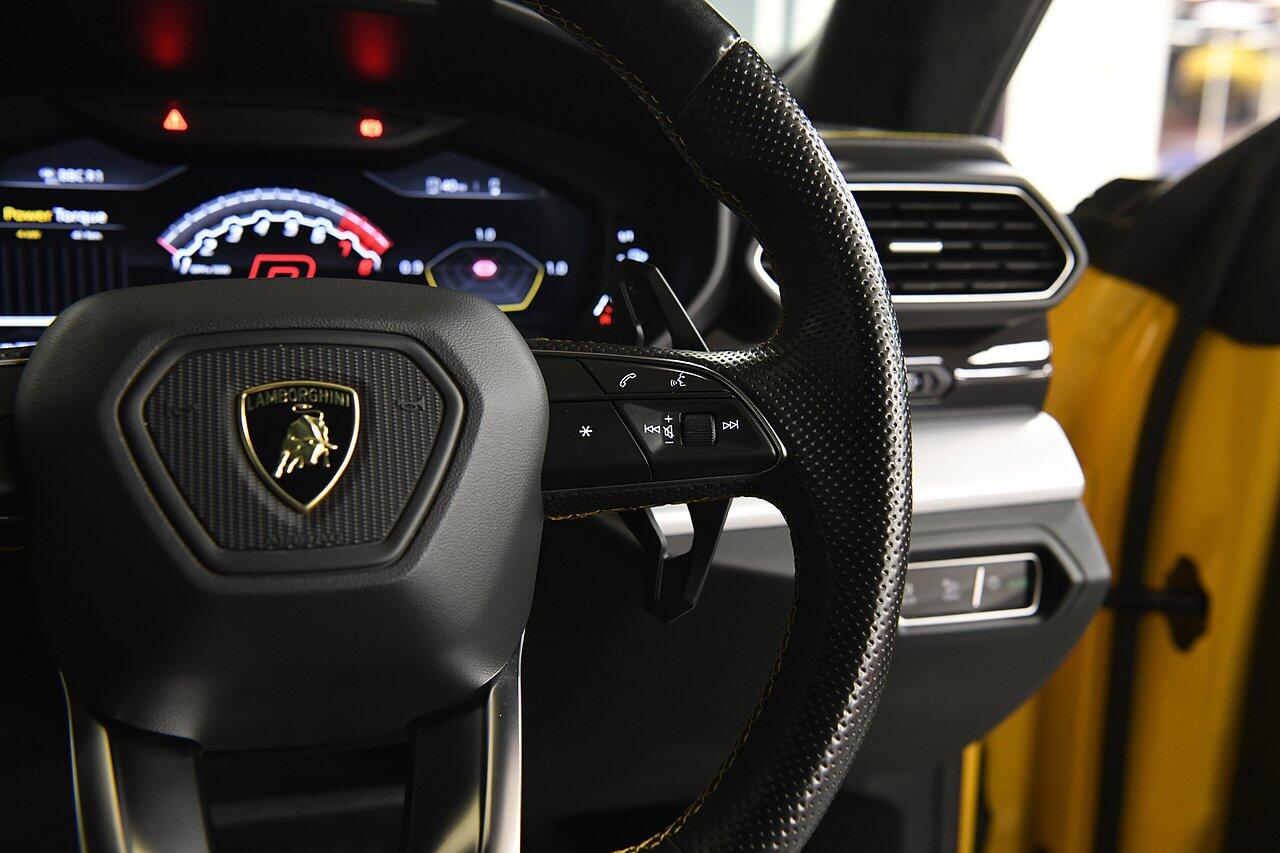Lamborghini Urus view 20