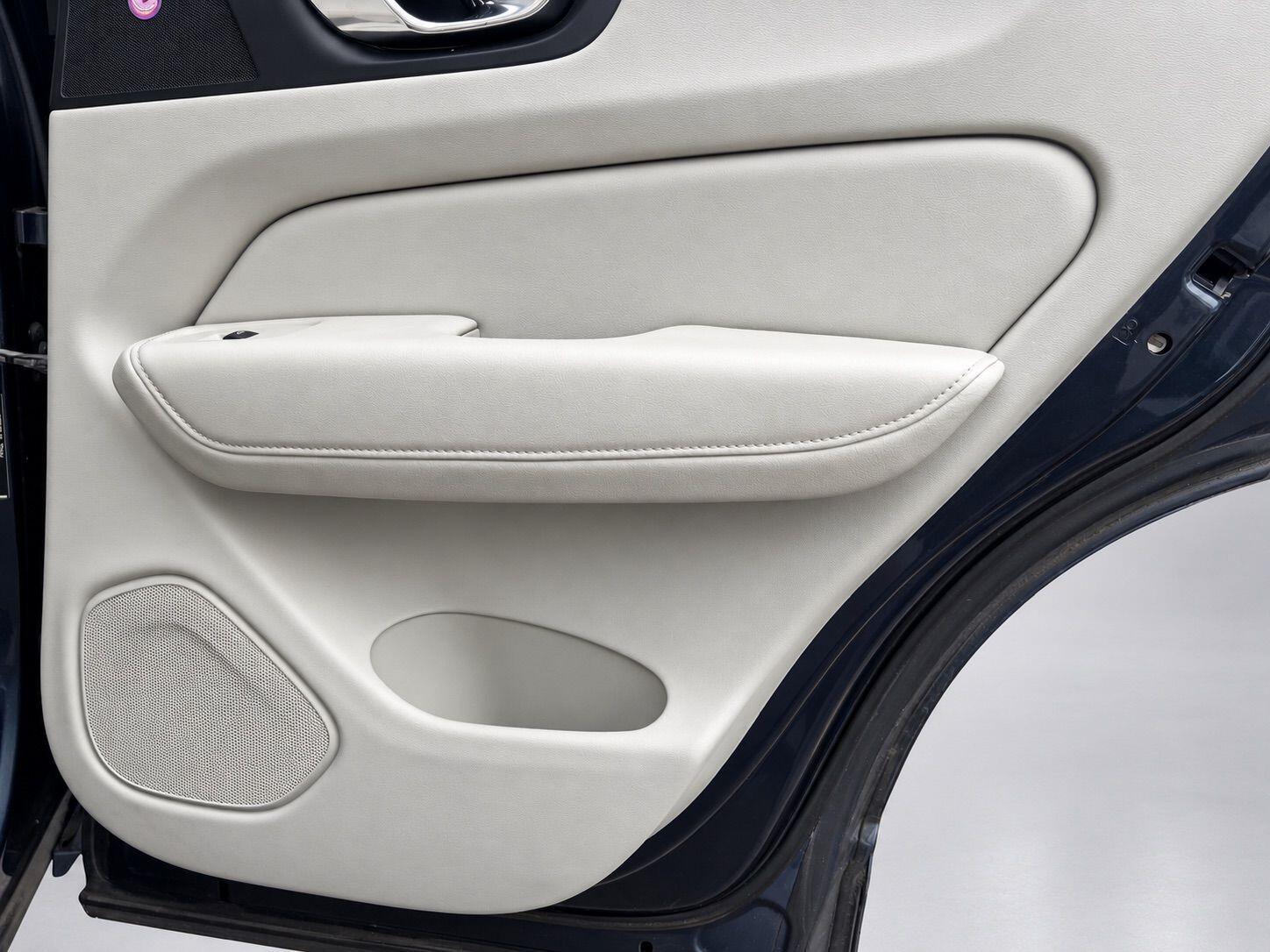 Volvo XC60 view 31