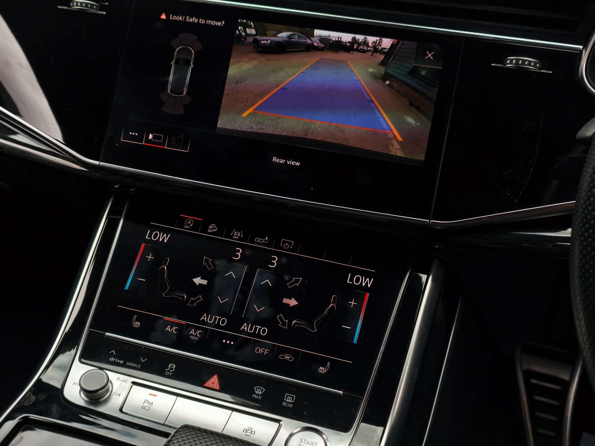 Audi Q8 view 39