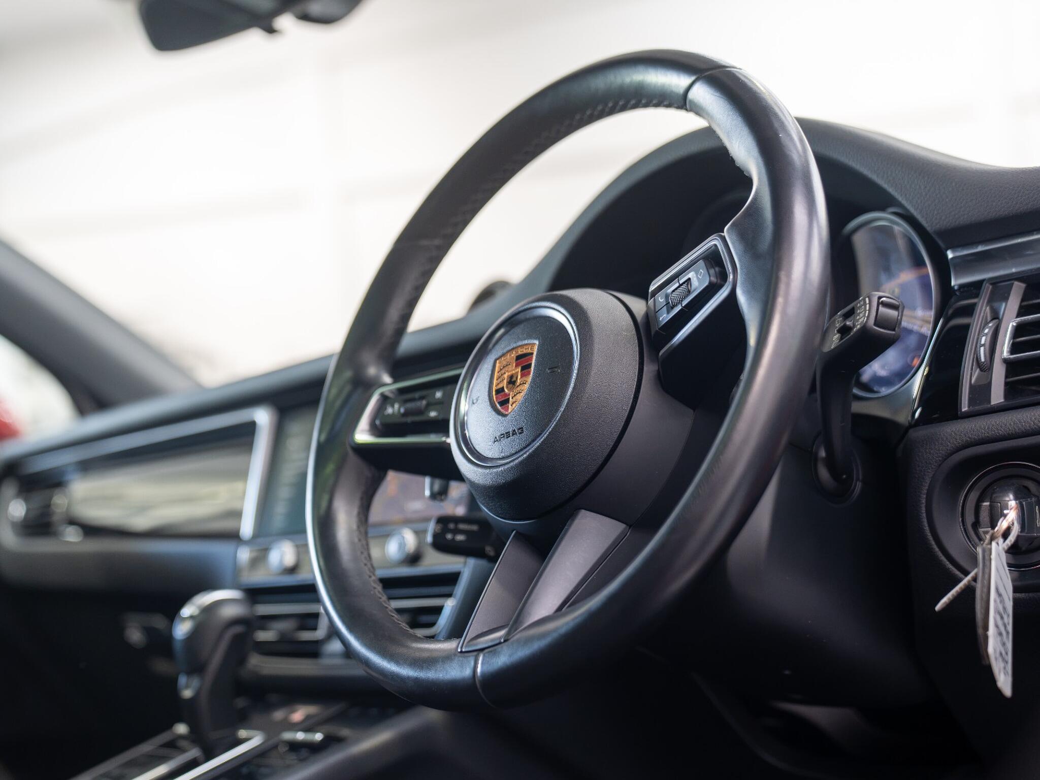 Porsche Macan view 7
