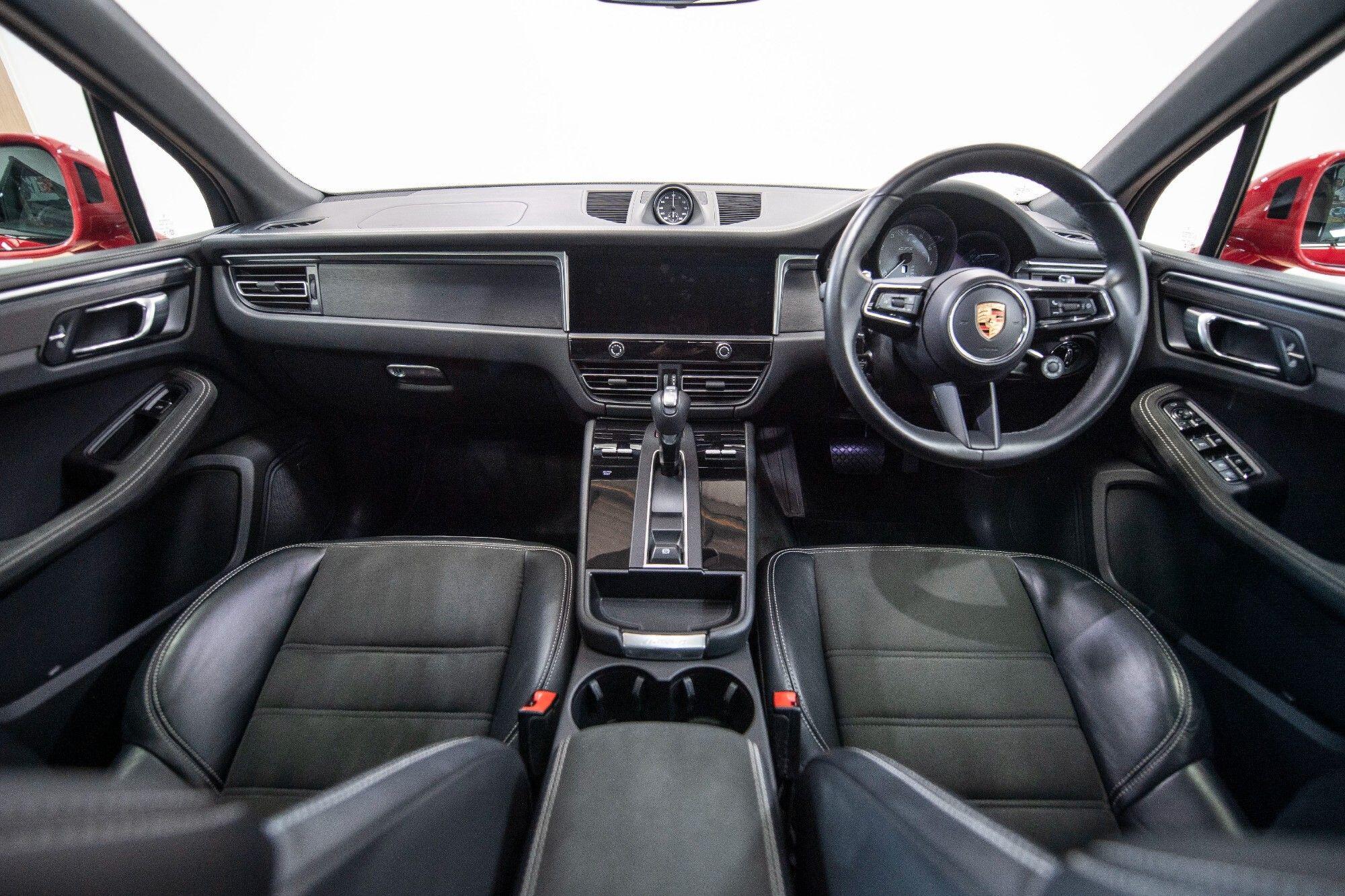 Porsche Macan view 7