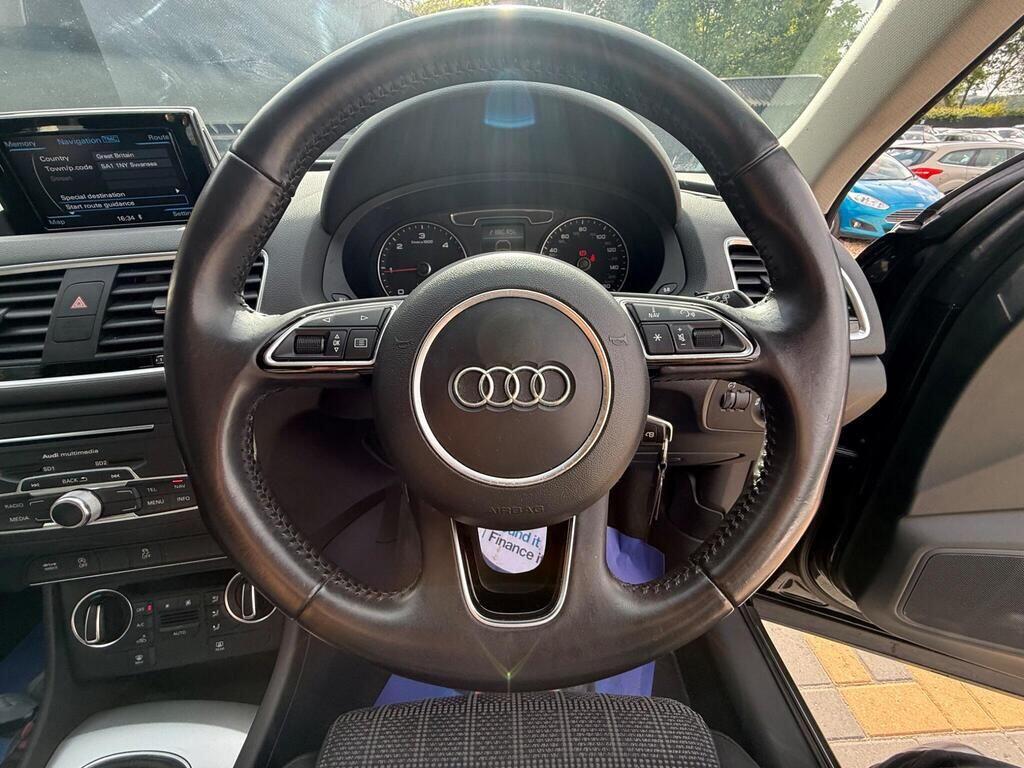Audi Q3 view 22