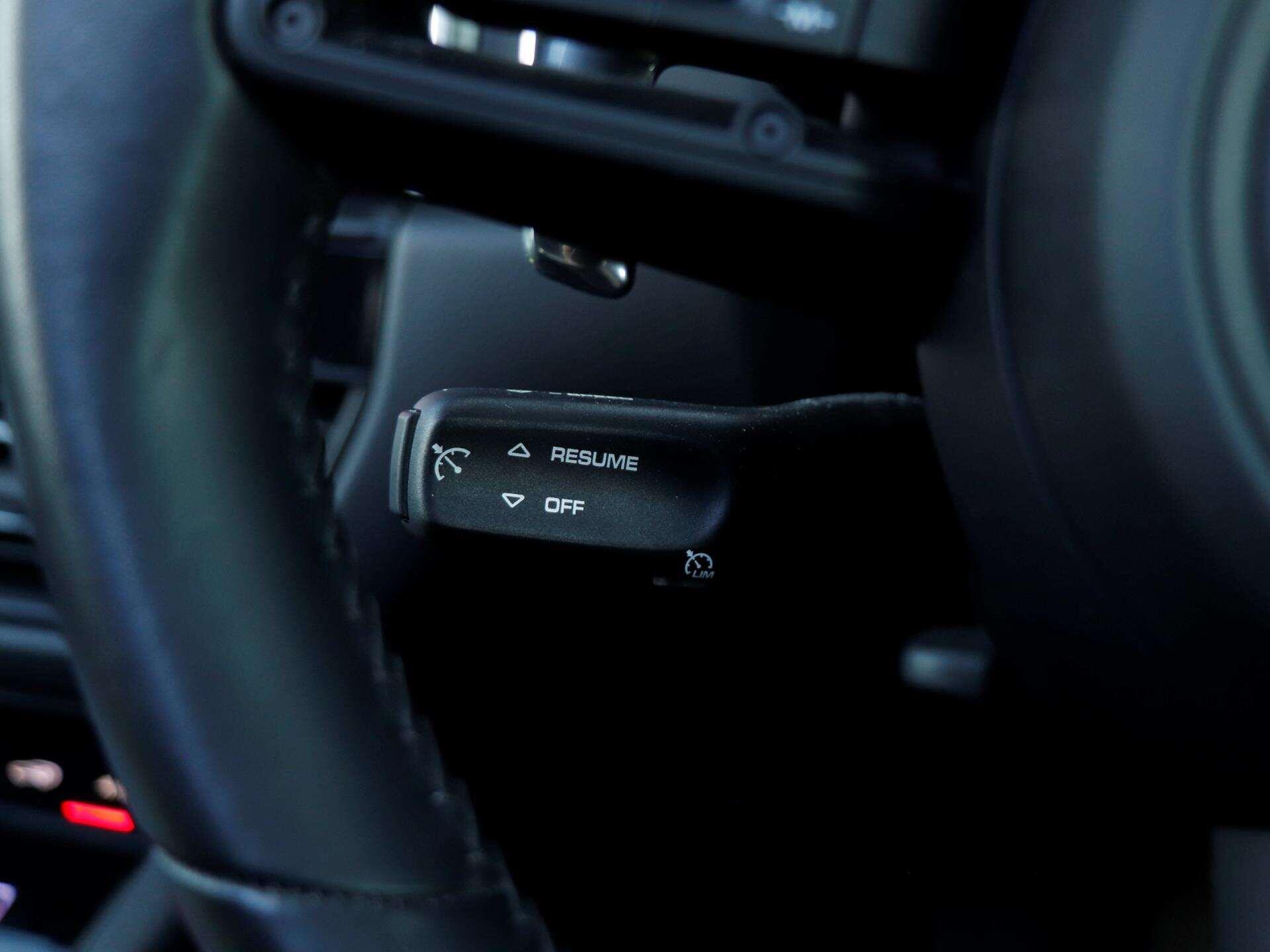Porsche Macan view 20