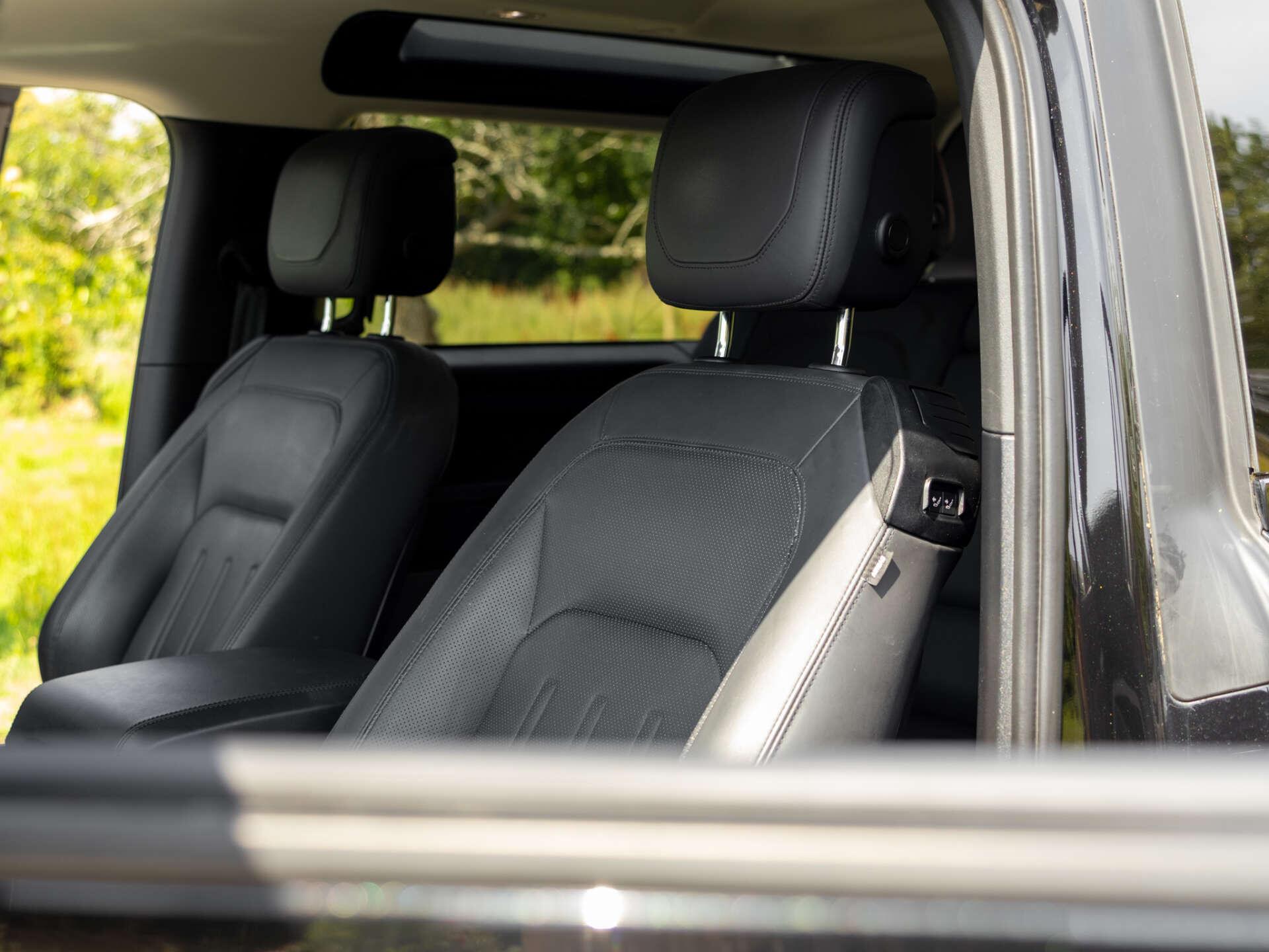 Land Rover Defender view 5
