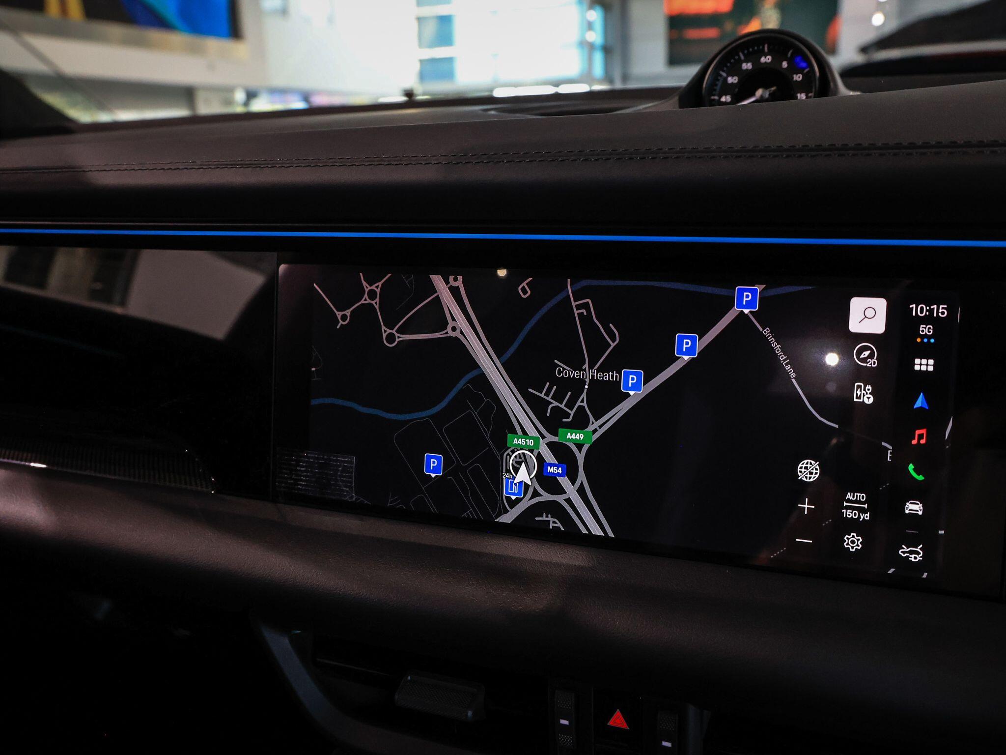 Porsche Macan view 25