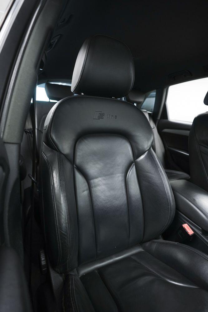 Audi Q5 view 10