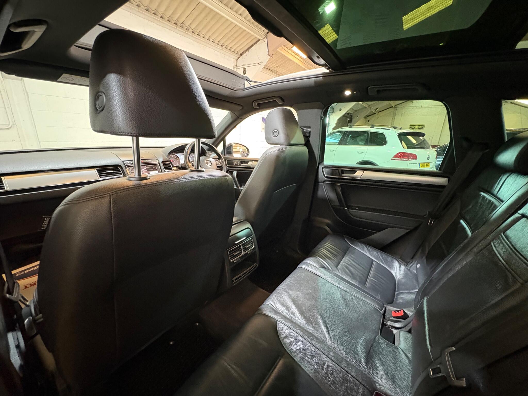 Volkswagen Touareg view 85