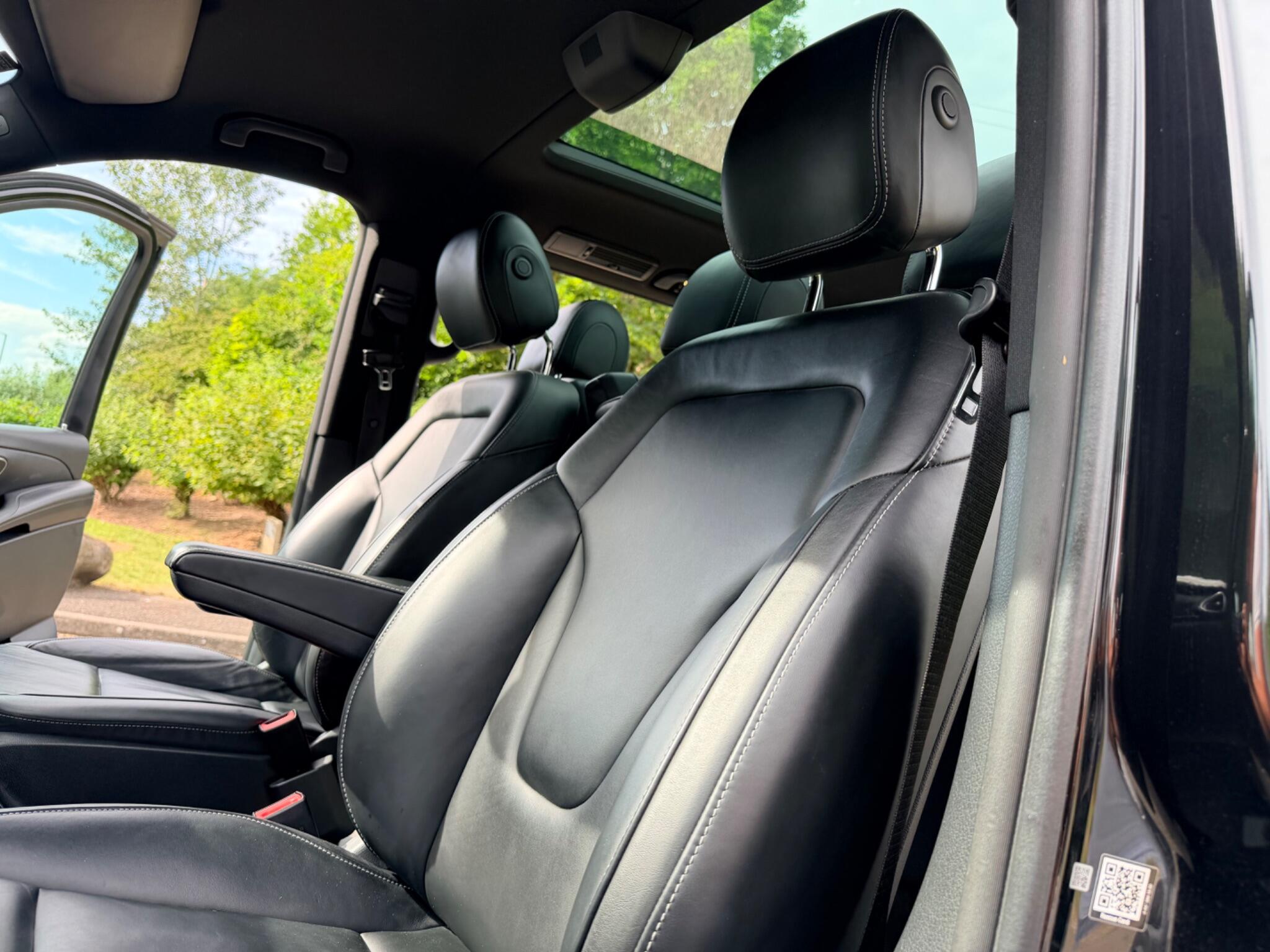 Mercedes-Benz V-Class view 43