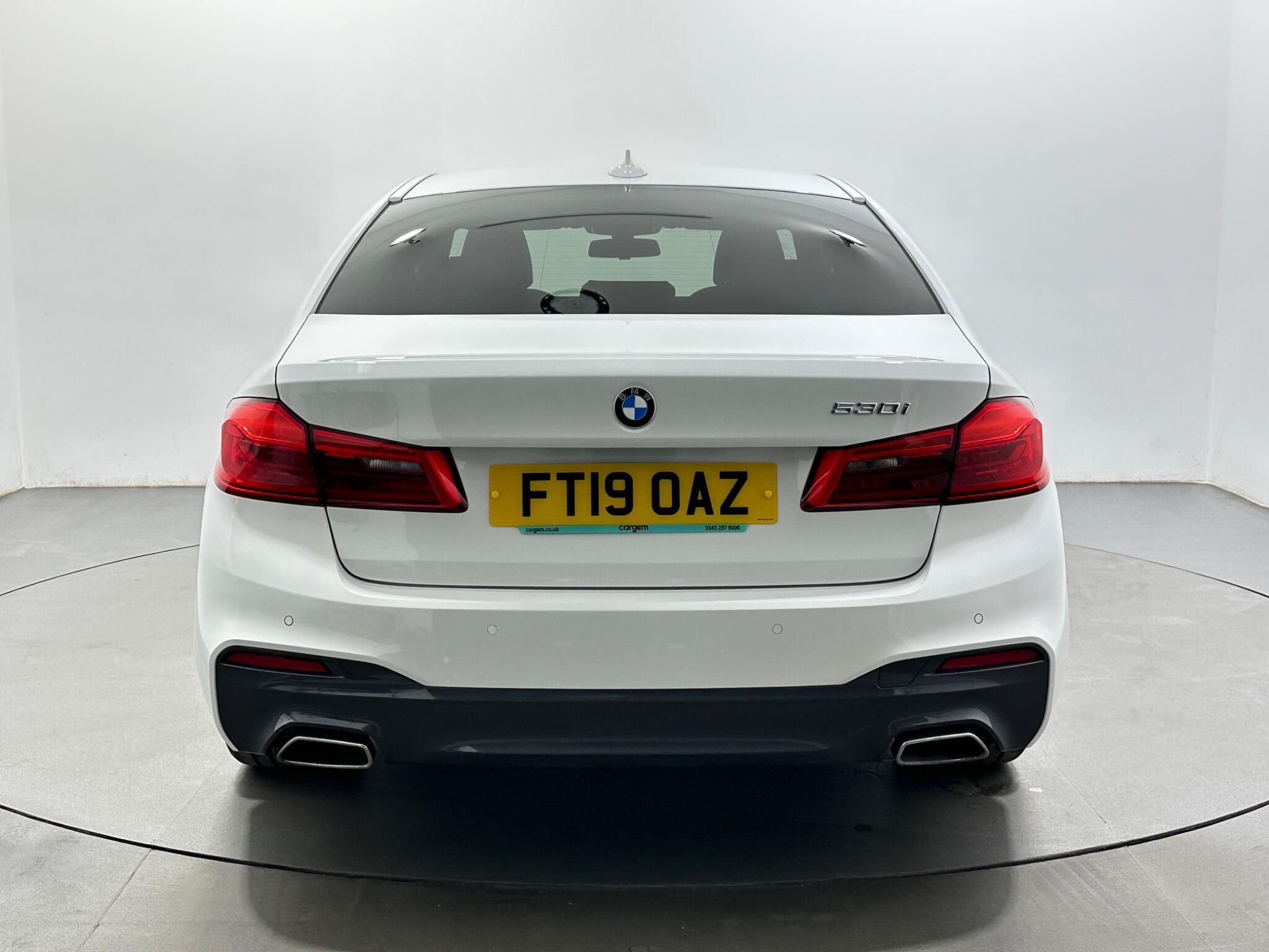 BMW 5 Series view 7