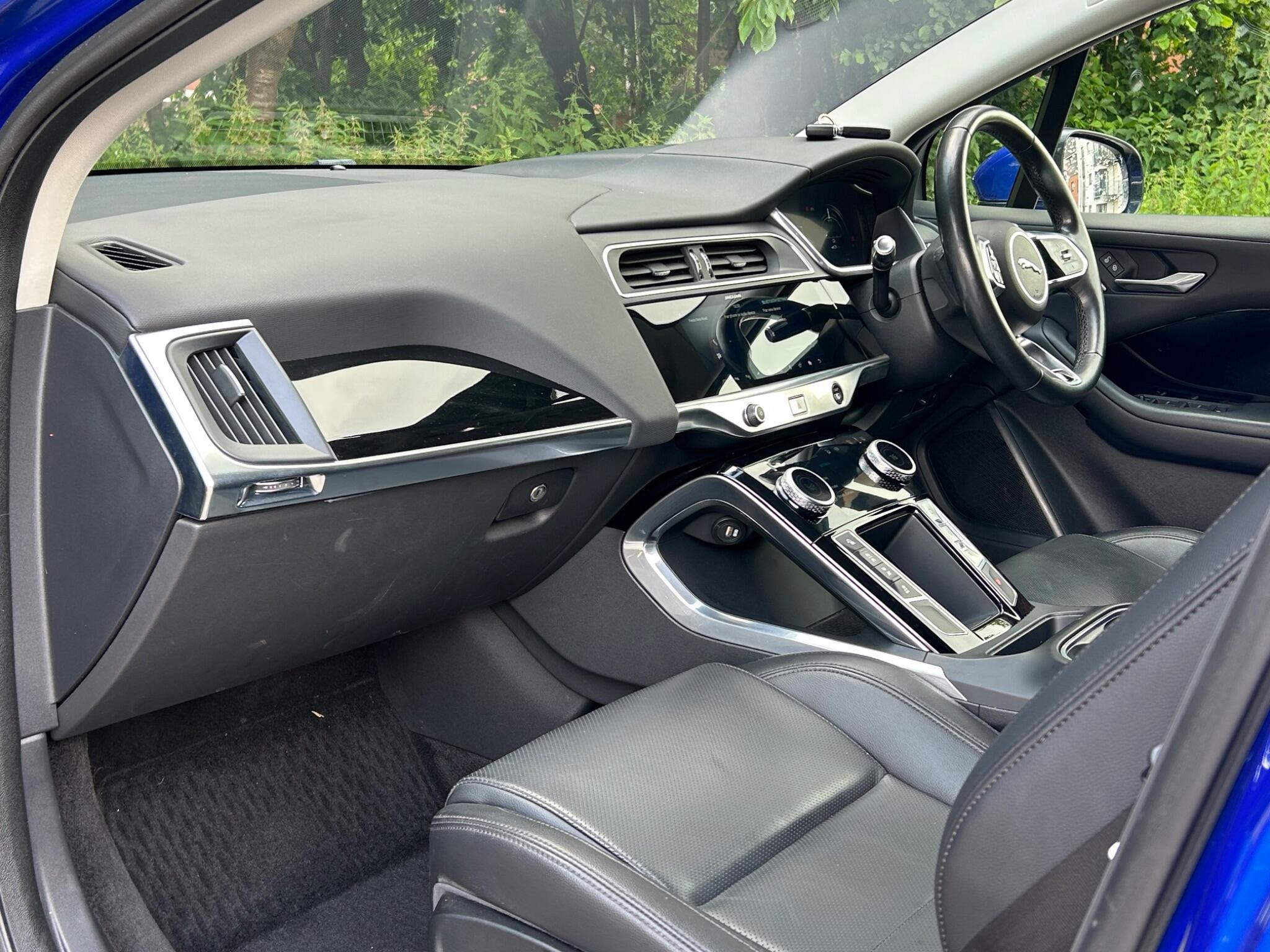 Jaguar I-Pace view 16