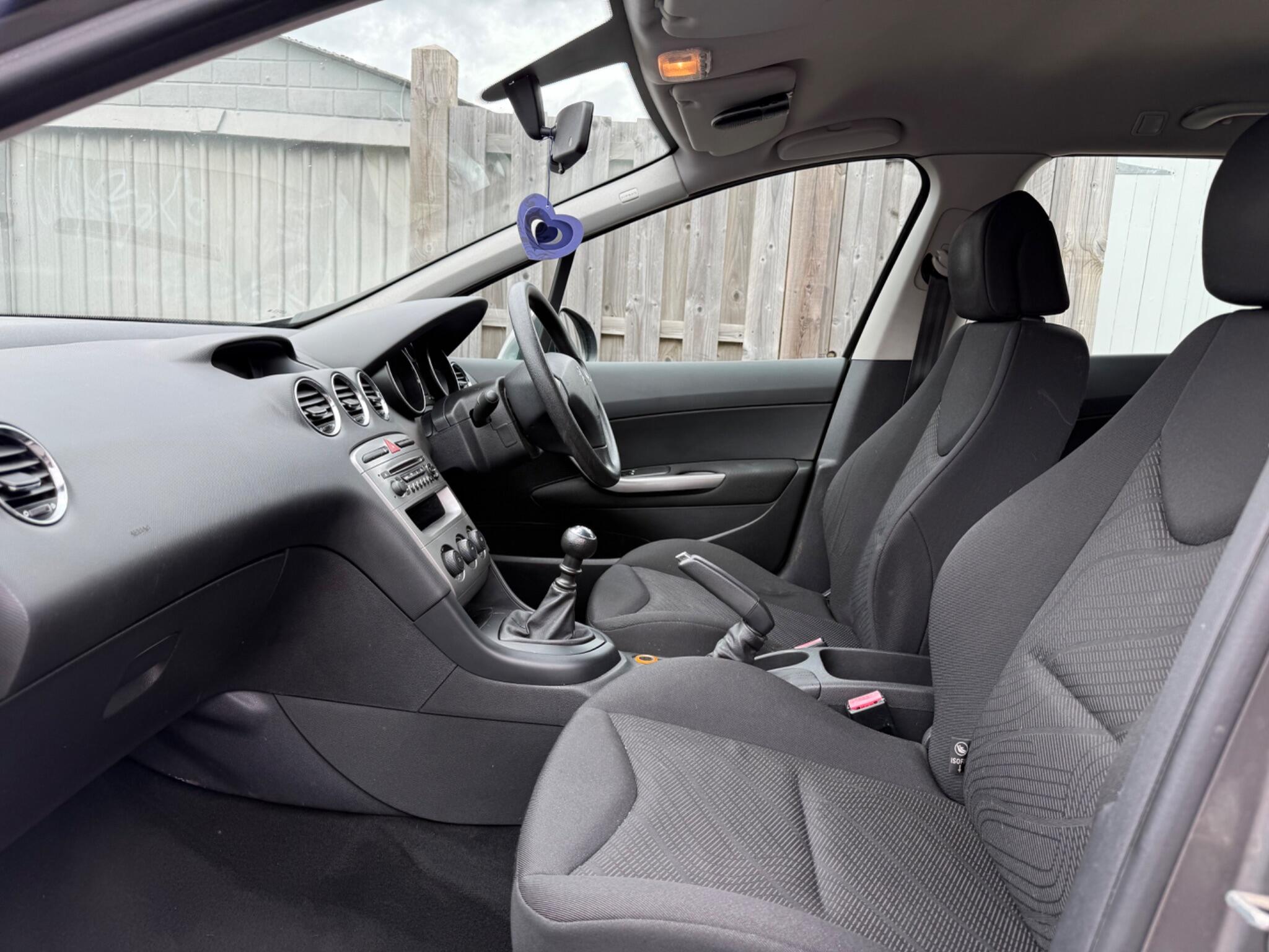 Peugeot 308 SW view 3