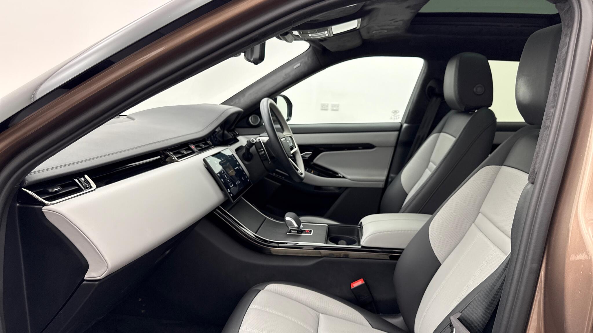 Land Rover Range Rover Evoque view 3