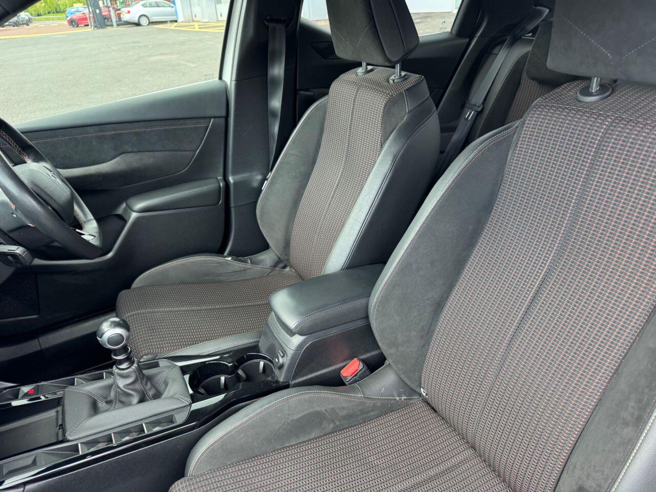 DS Automobiles DS 3 Crossback view 8