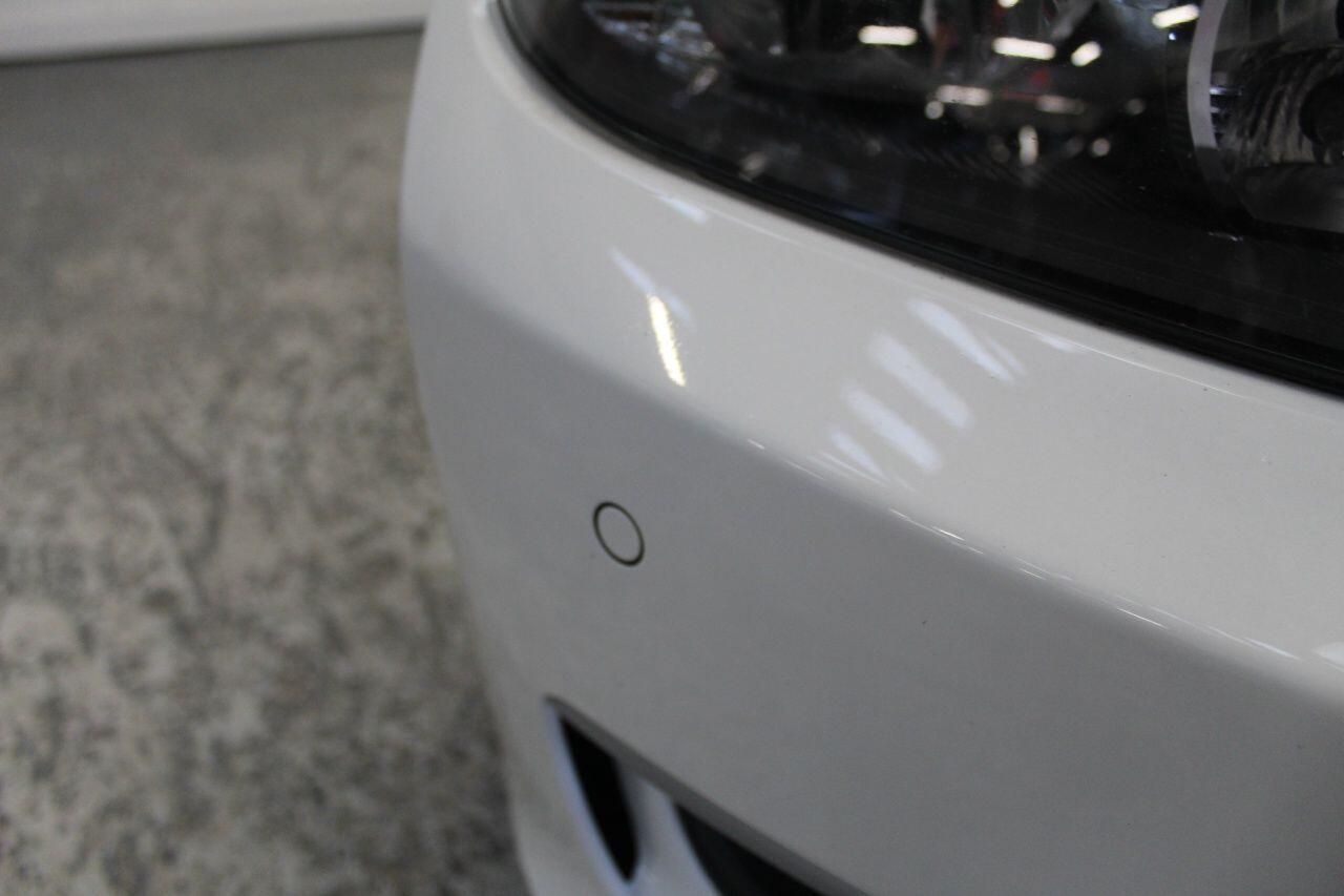 BMW 3 Series view 16