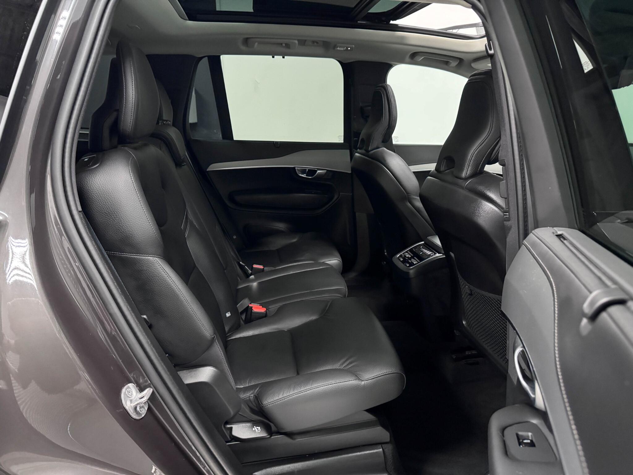 Volvo XC90 view 13