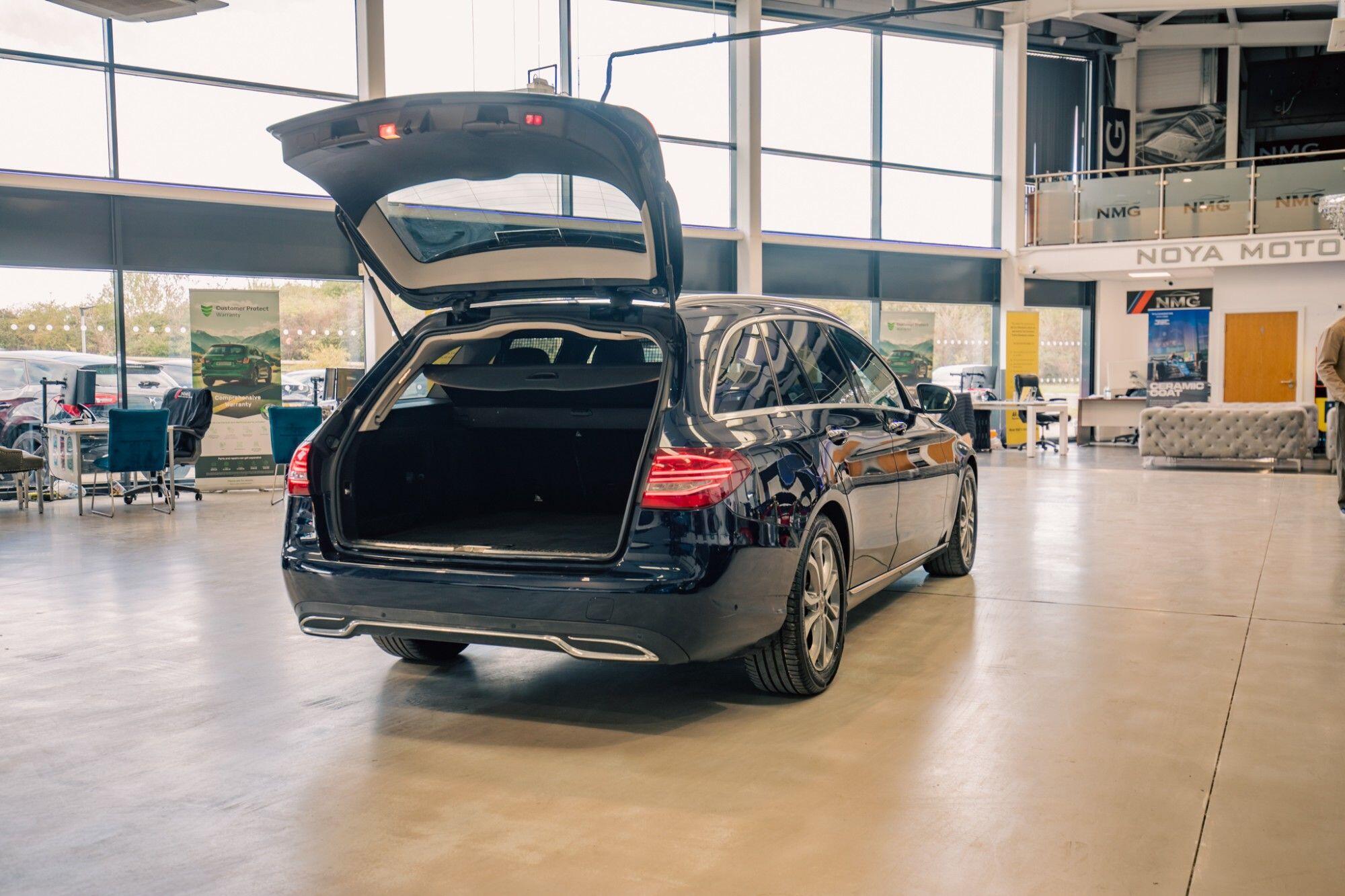 Mercedes-Benz C-Class view 30
