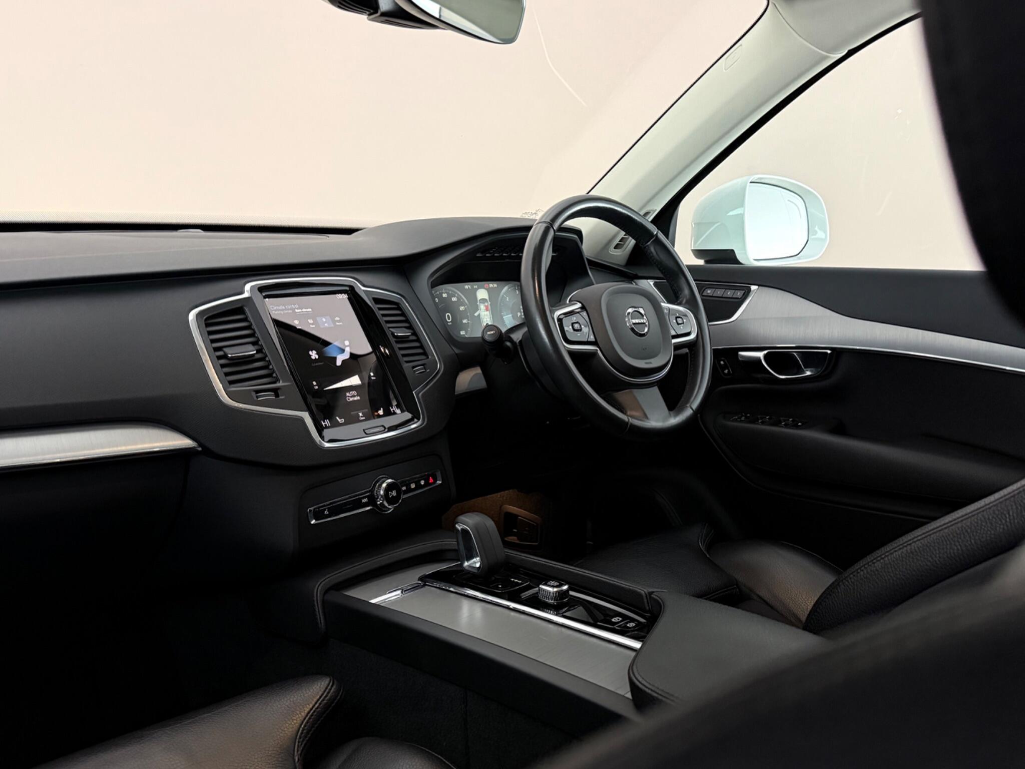 Volvo XC90 view 4