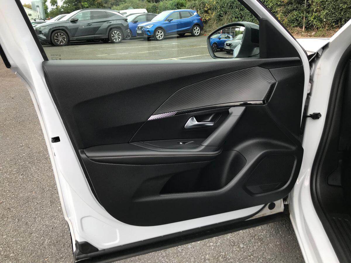 Peugeot 2008 view 17