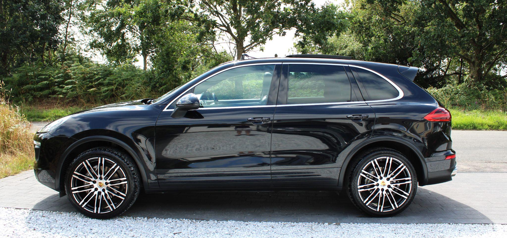 2016 Porsche Cayenne 4.2 TD V8 S TiptronicS 4WD Euro 6 (s/s) 5dr • 87,000 miles image 12