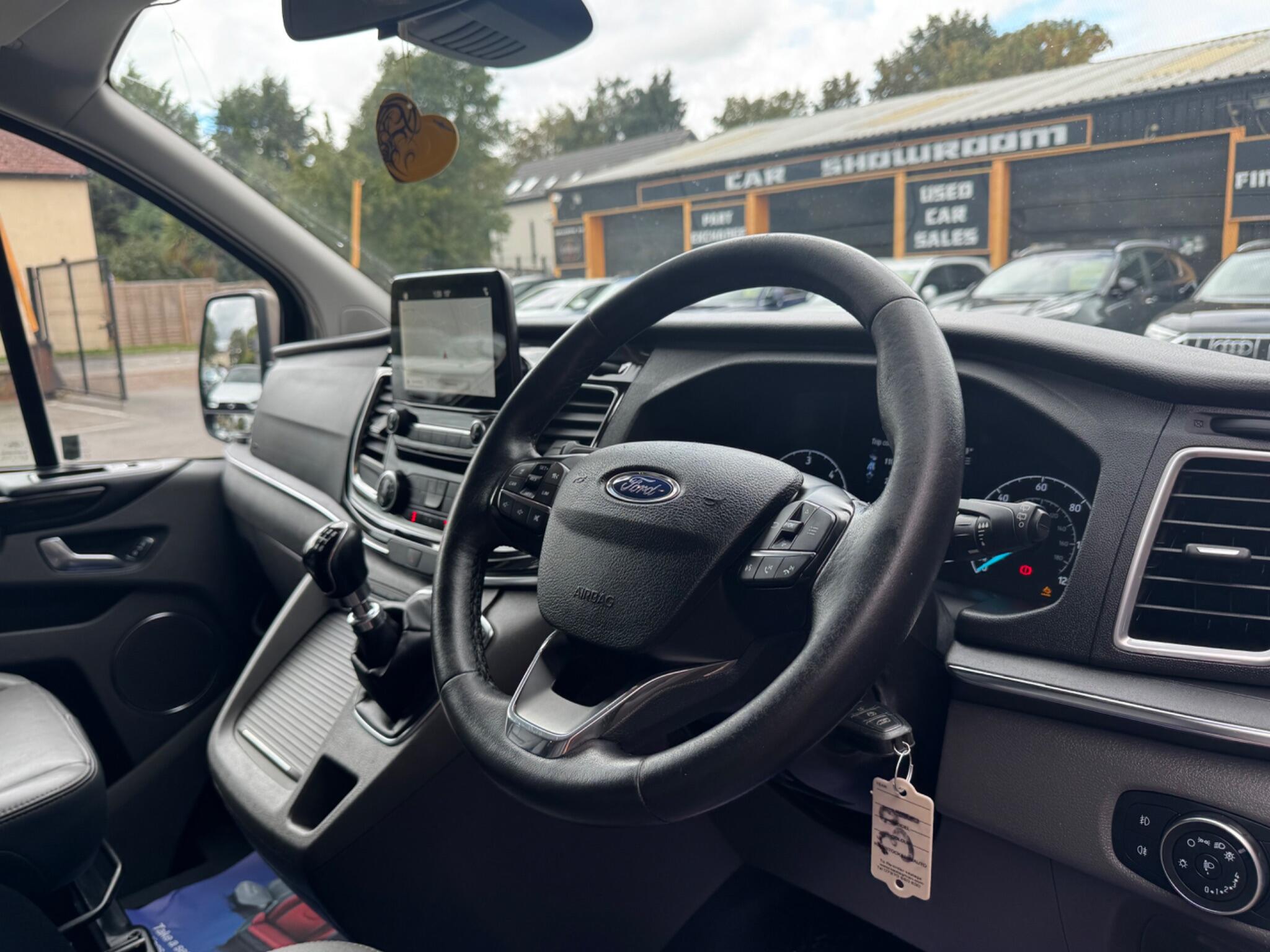 Ford Tourneo Custom view 21