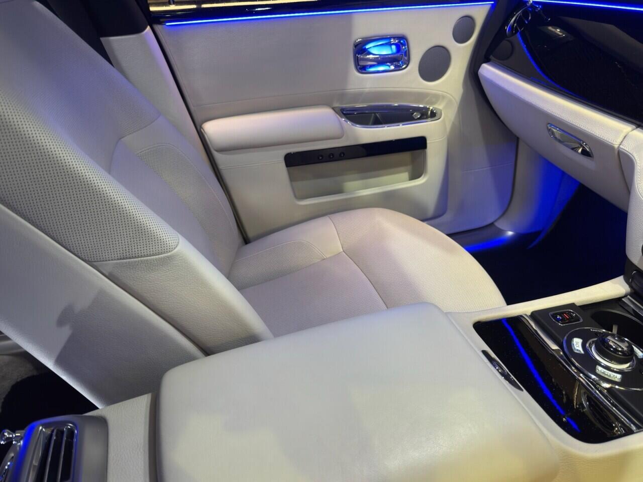 Rolls-Royce Ghost view 15