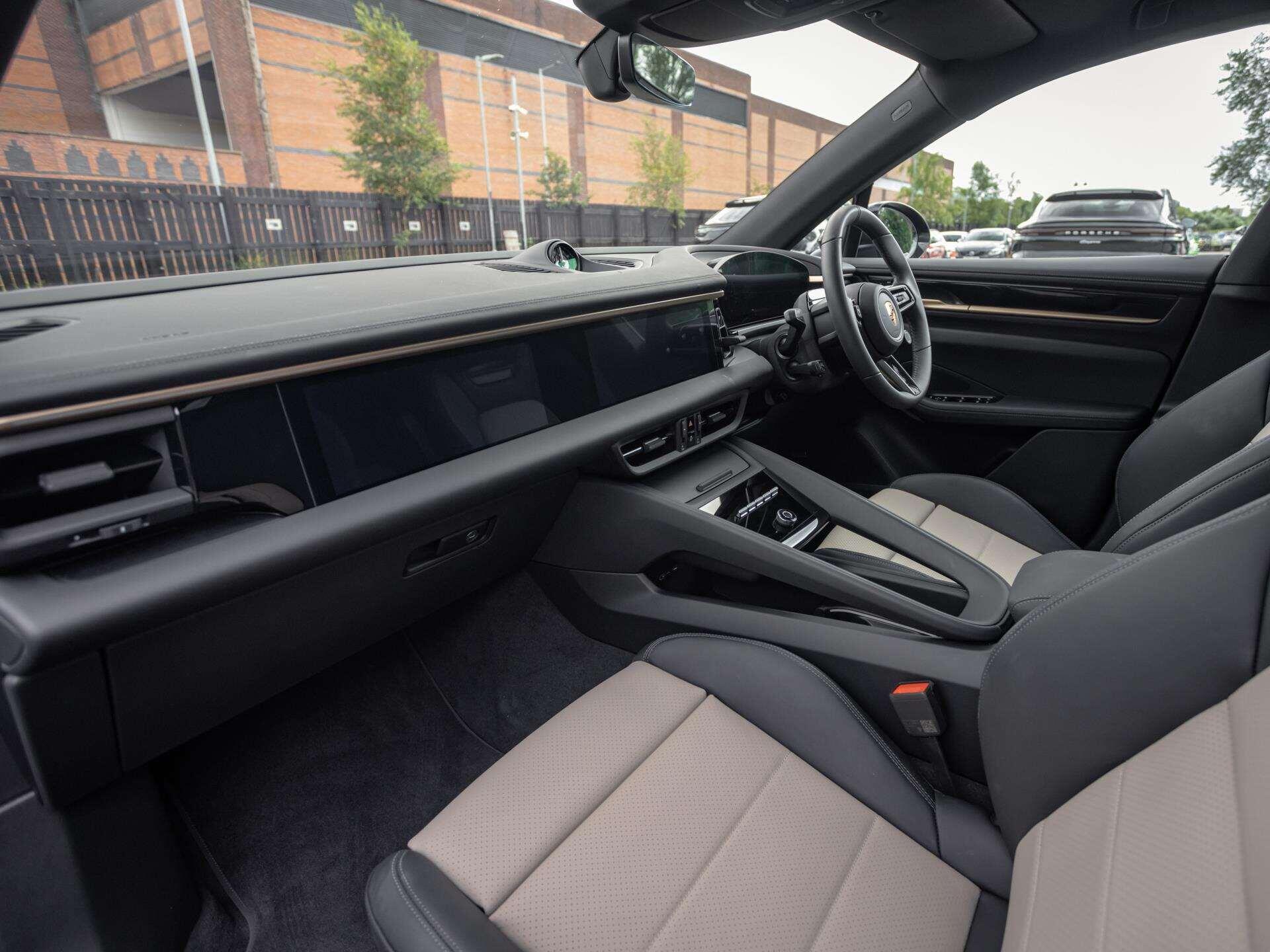 Porsche Macan view 5