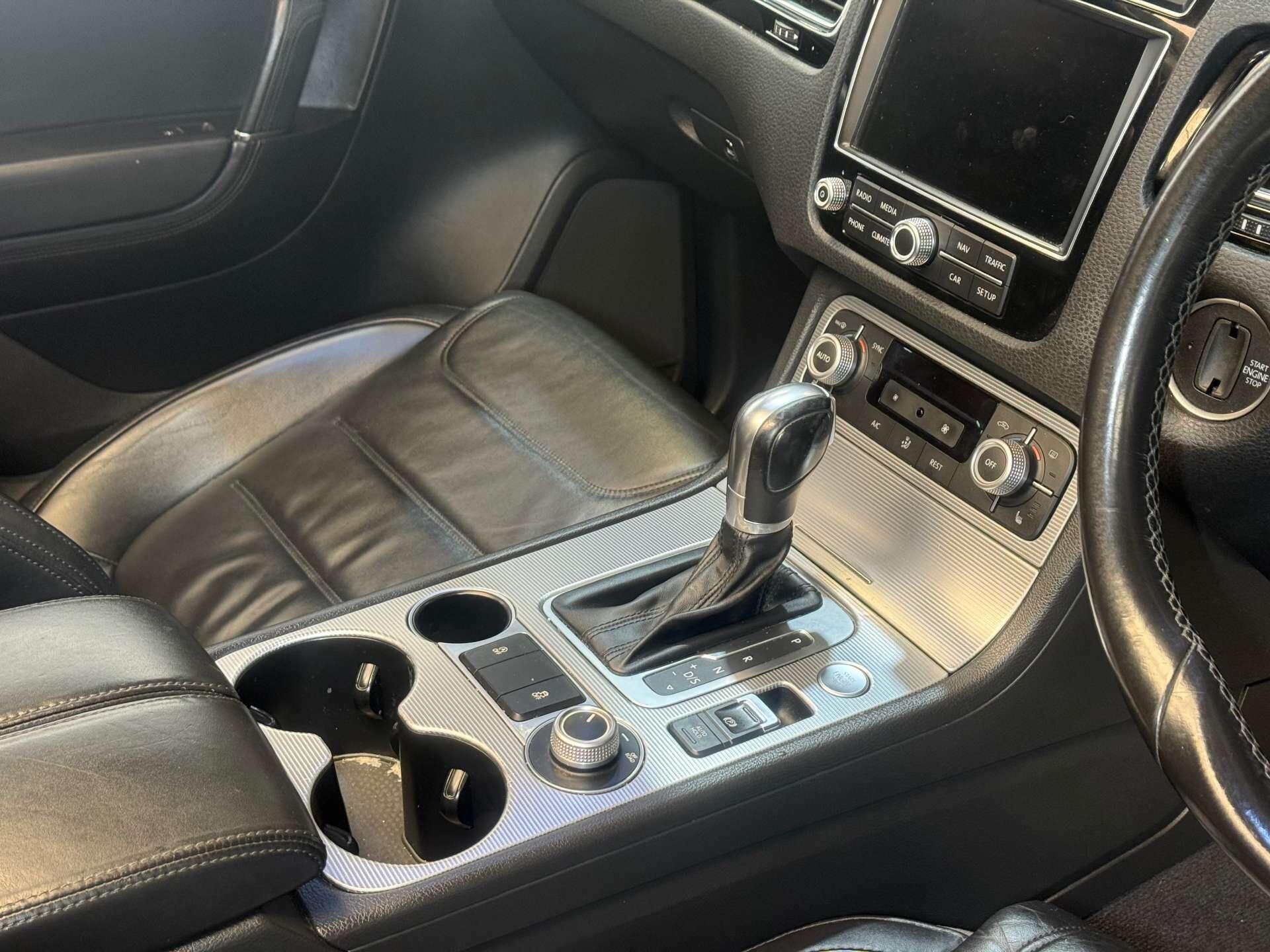 Volkswagen Touareg view 28