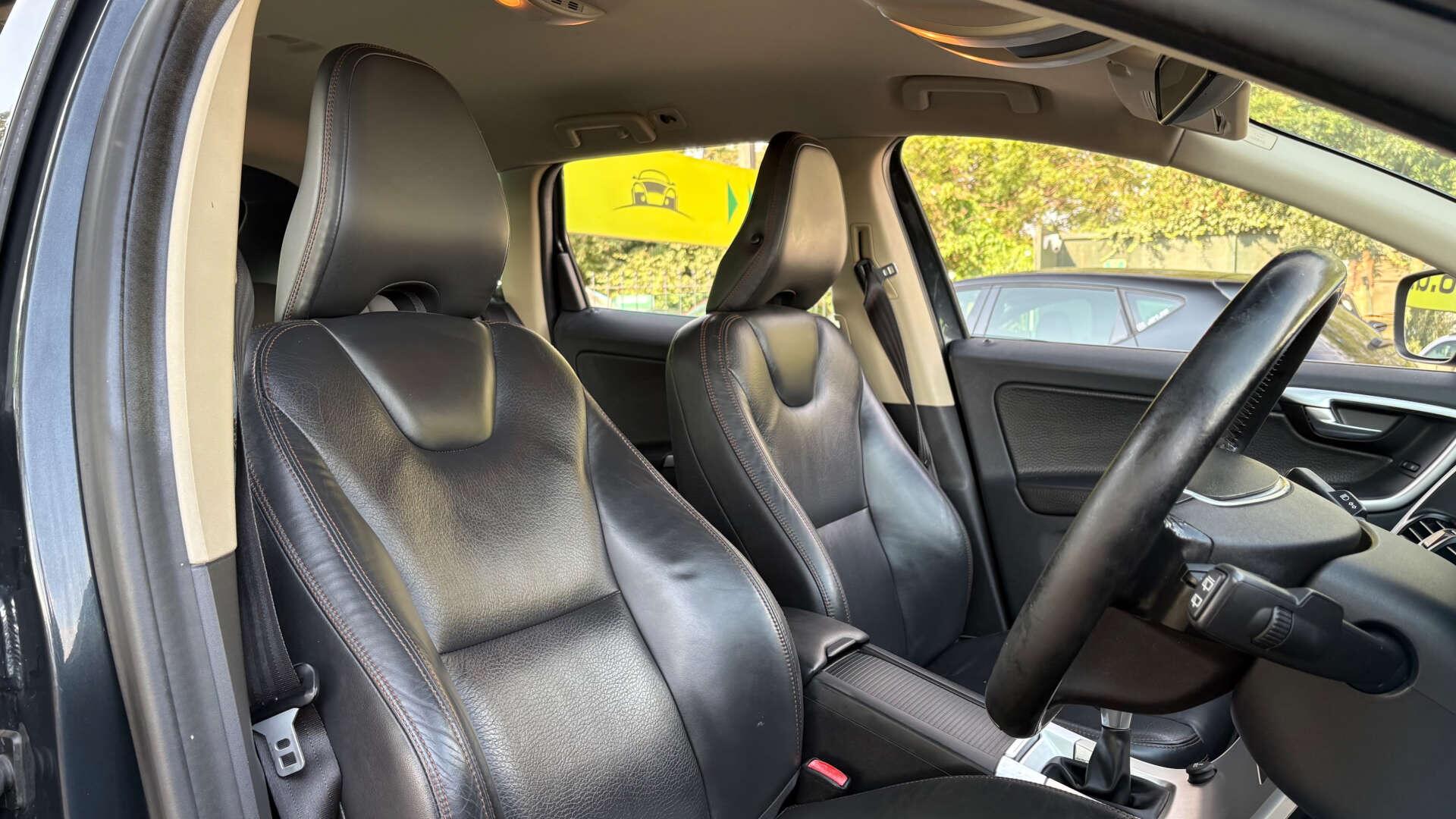 Volvo XC60 view 8
