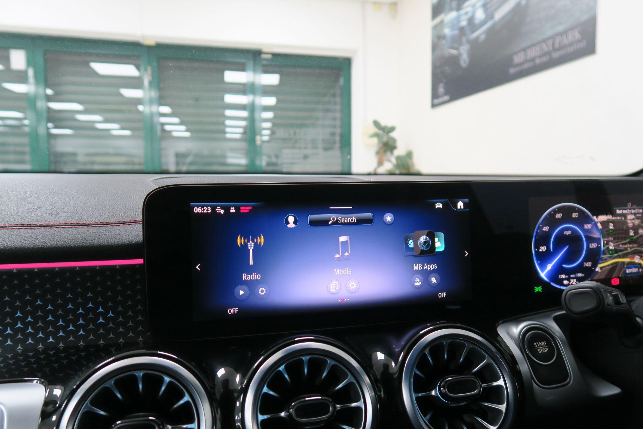 Mercedes-Benz Eqb view 15