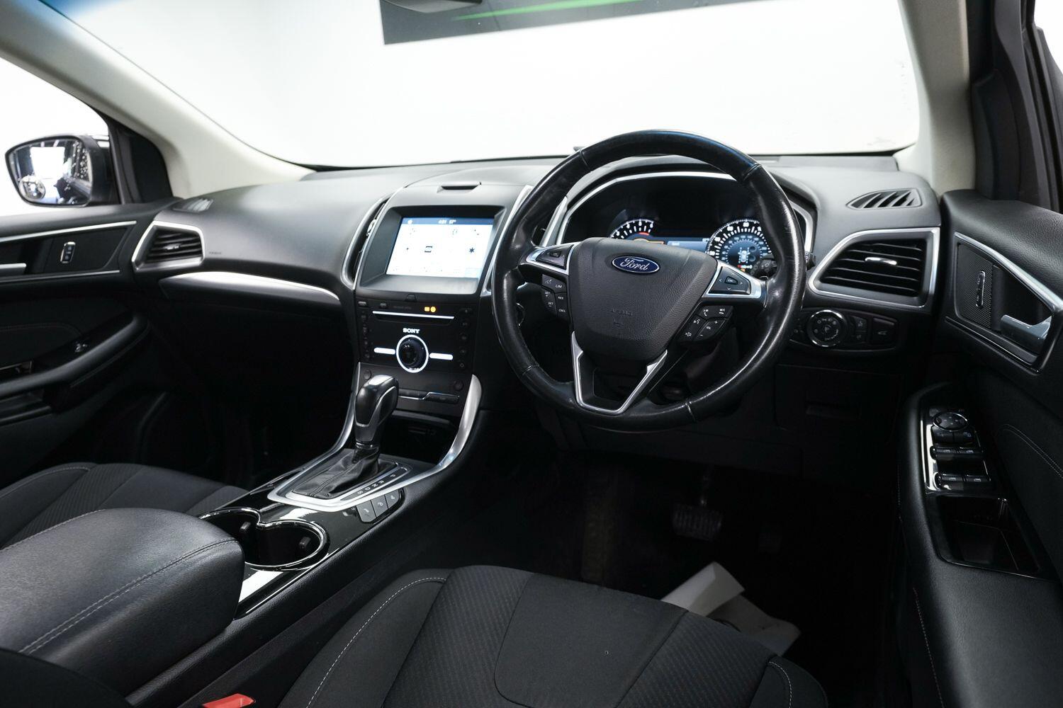 Ford Edge view 11