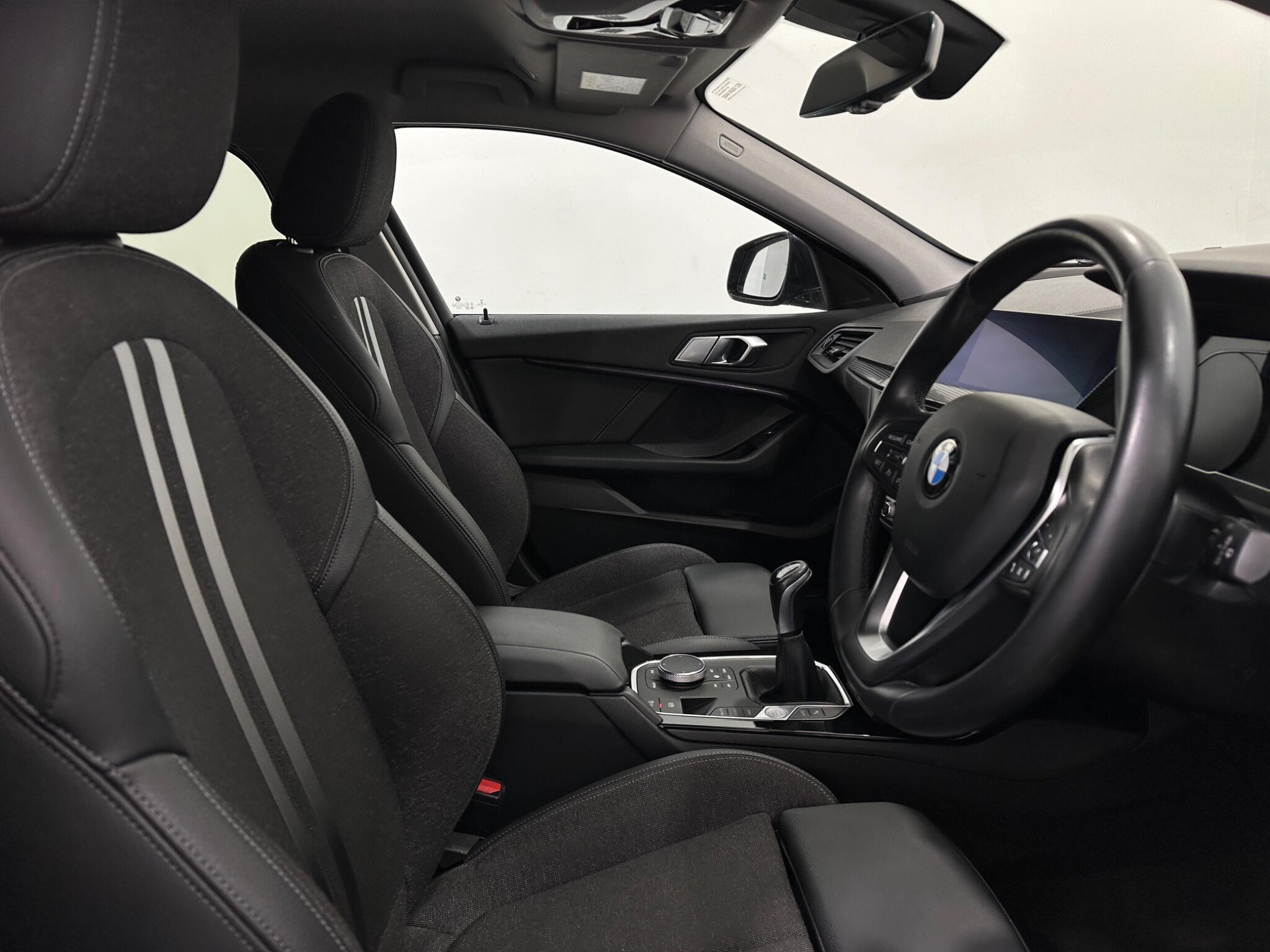 BMW 1 Series view 32
