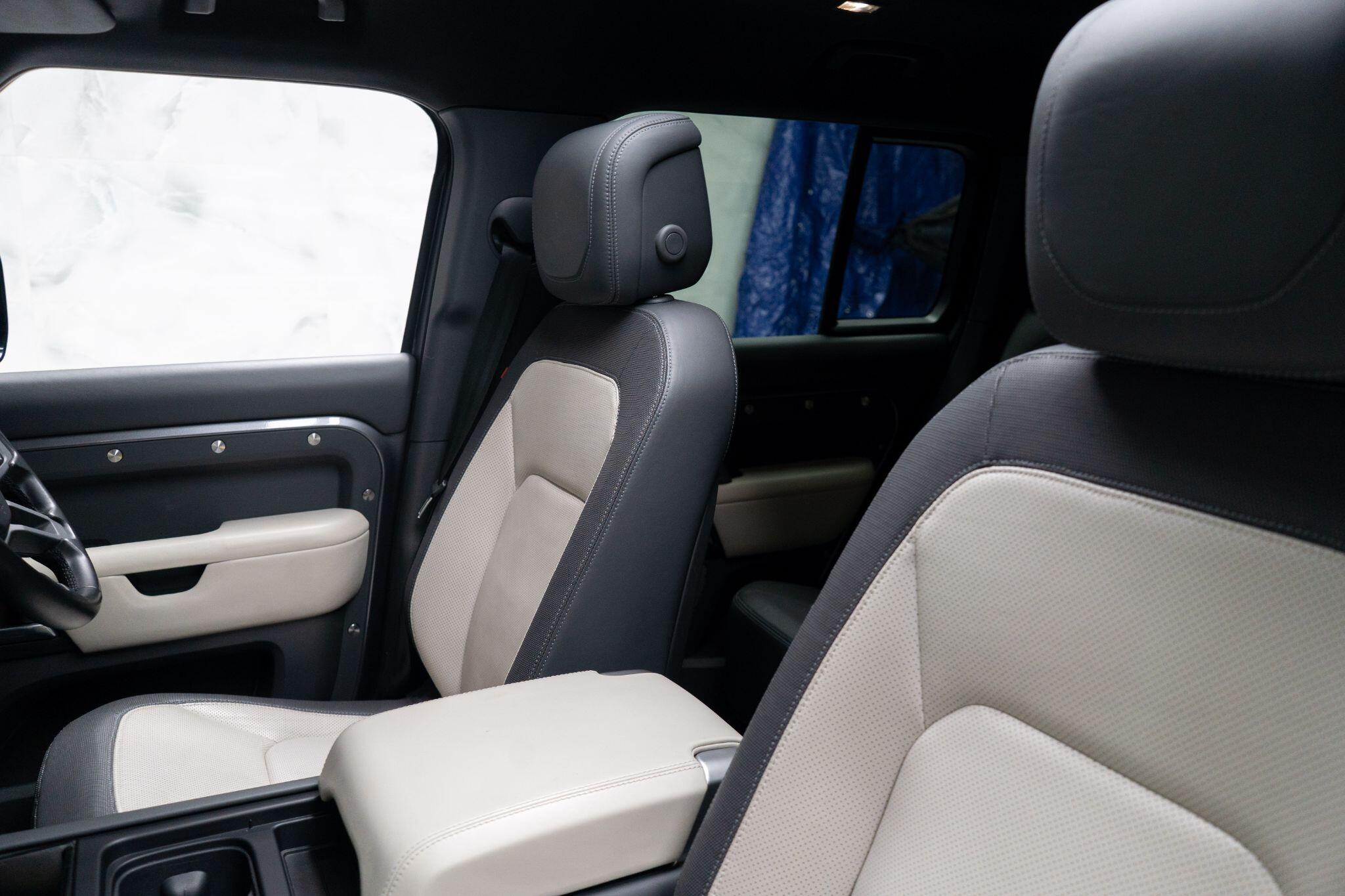 Land Rover Defender view 39
