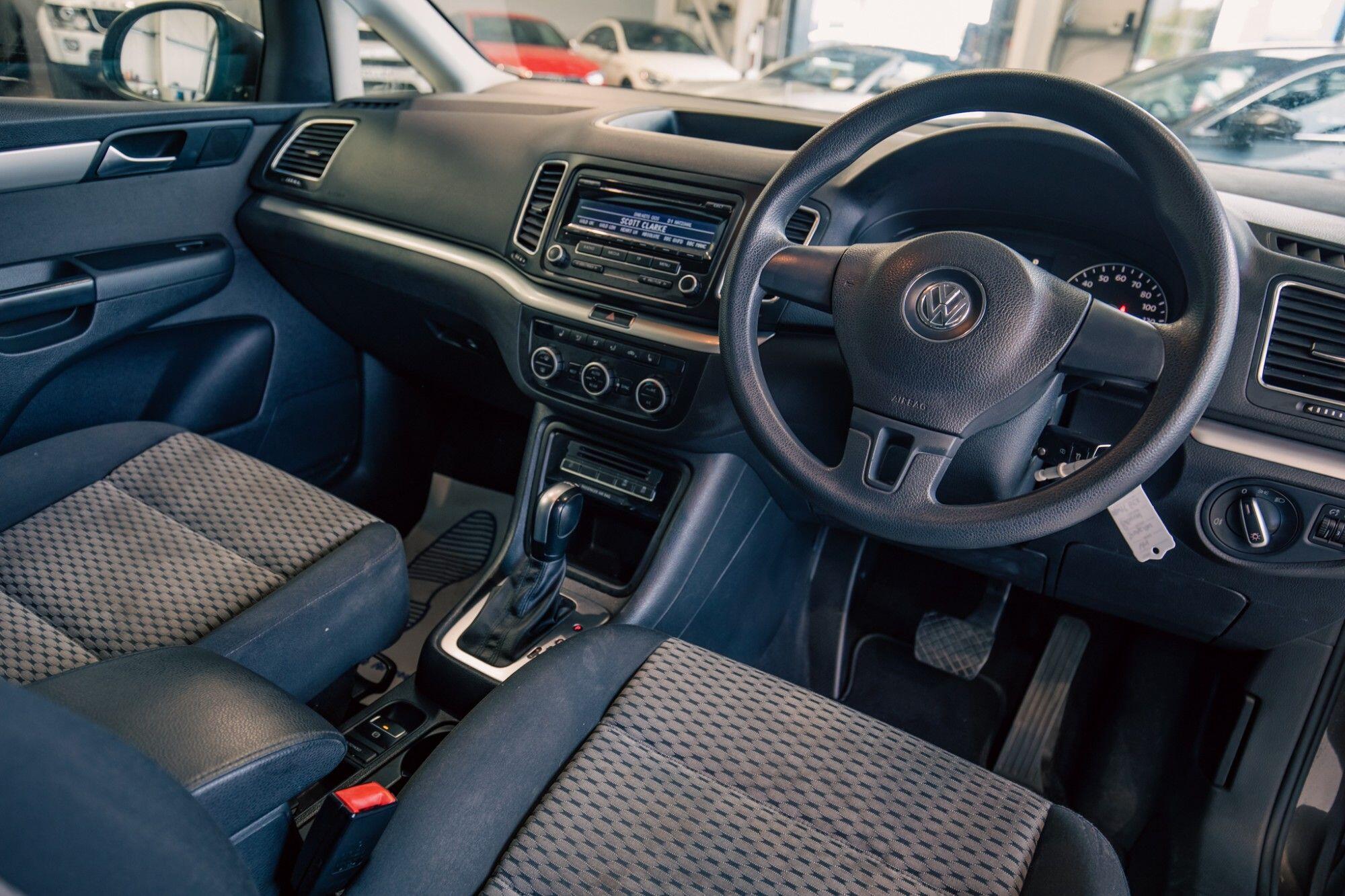 Volkswagen Sharan view 2