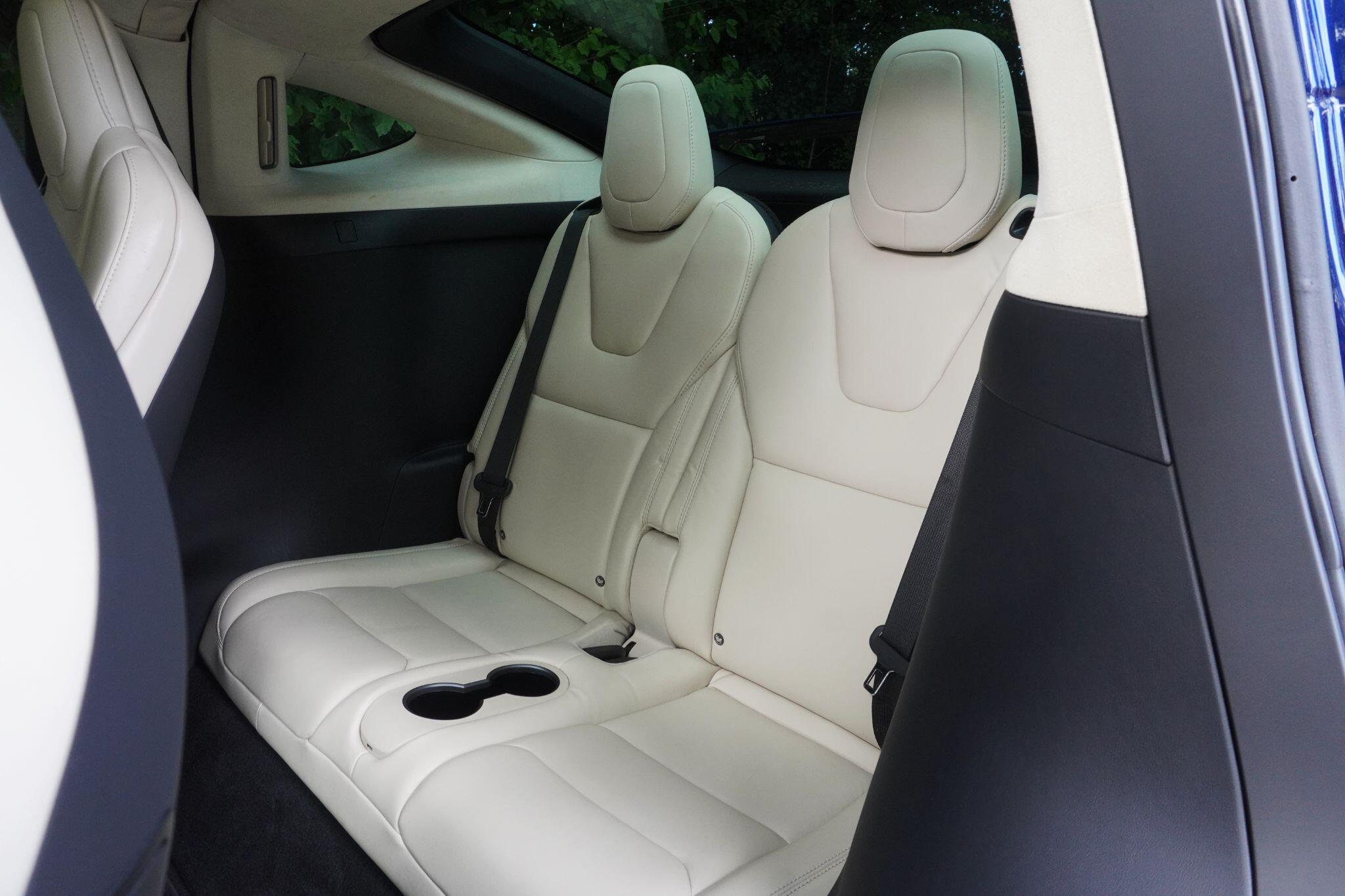 Tesla Model X view 70