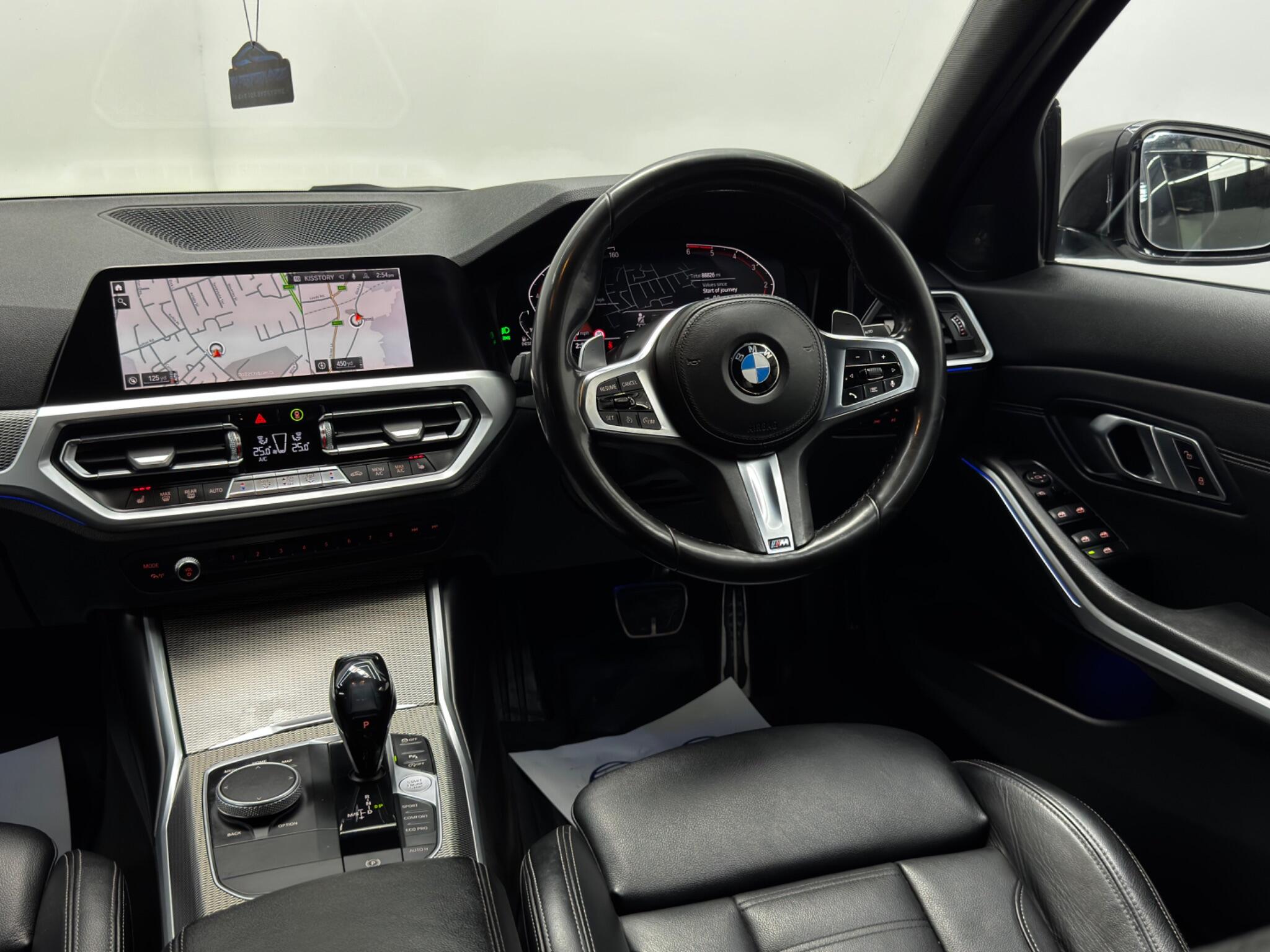 BMW 3 Series view 26