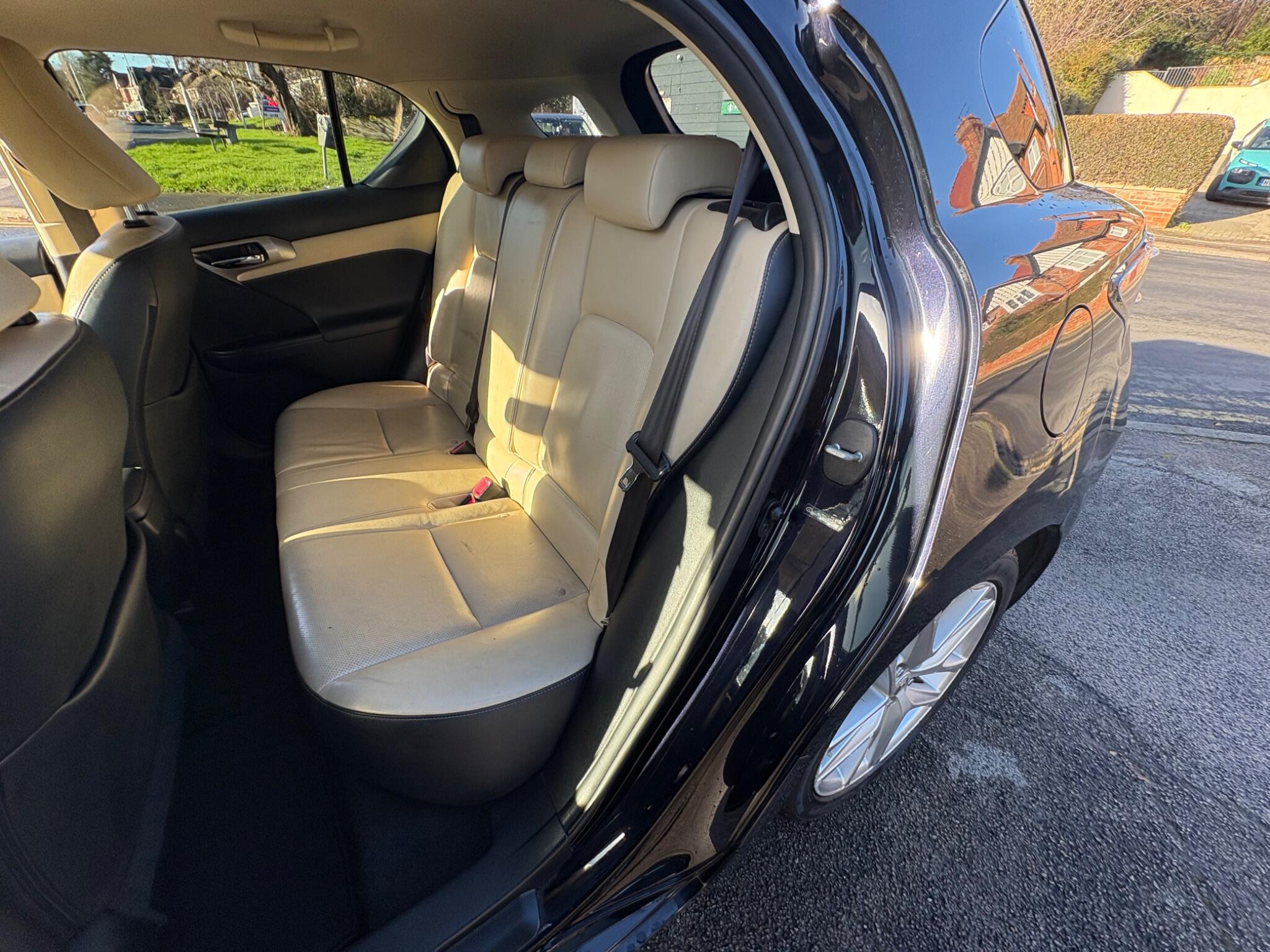 2014 Lexus CT 1.8 200h Luxury CVT Euro 6 (s/s) 5dr • 99,475 miles image 33