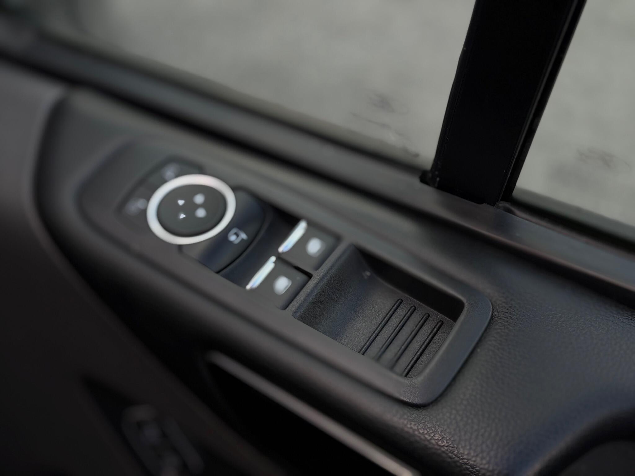 Ford Tourneo Custom view 17