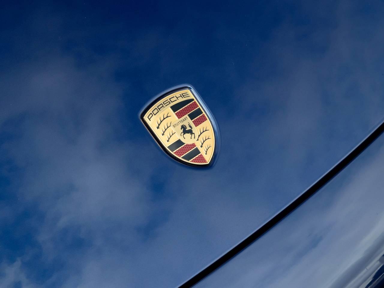 Porsche 911 view 27
