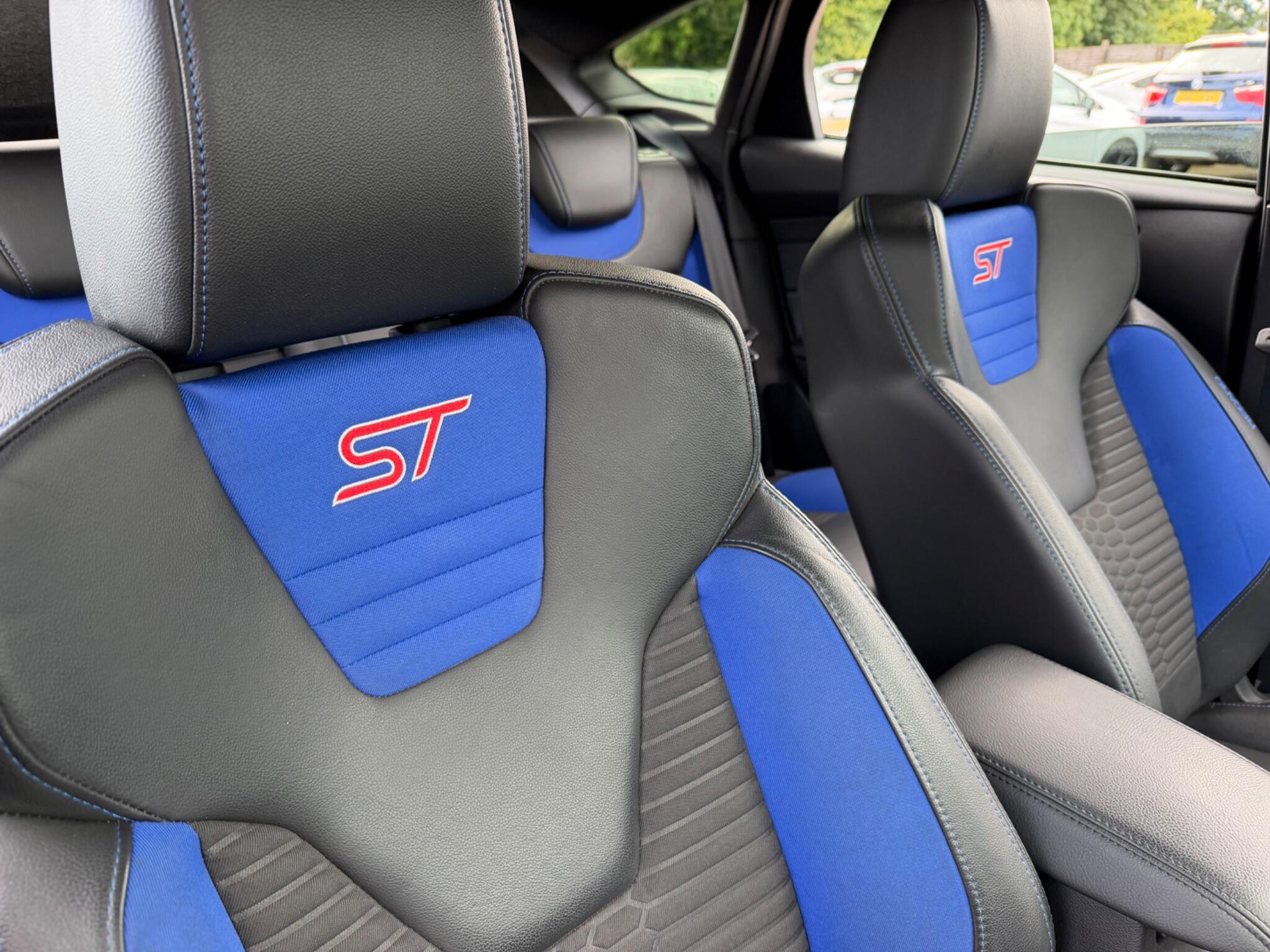 Ford Focus view 20